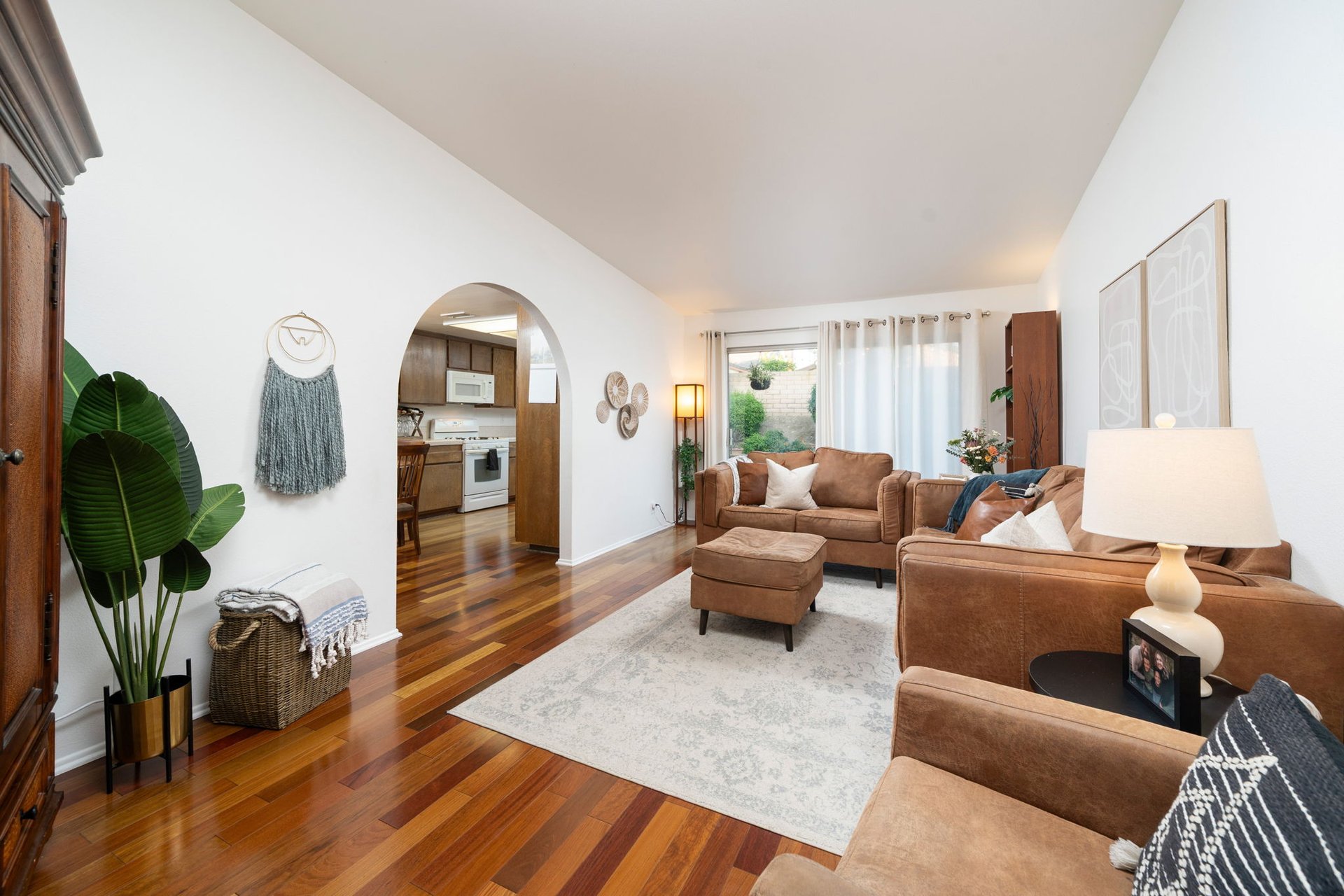 5022 N Burnaby