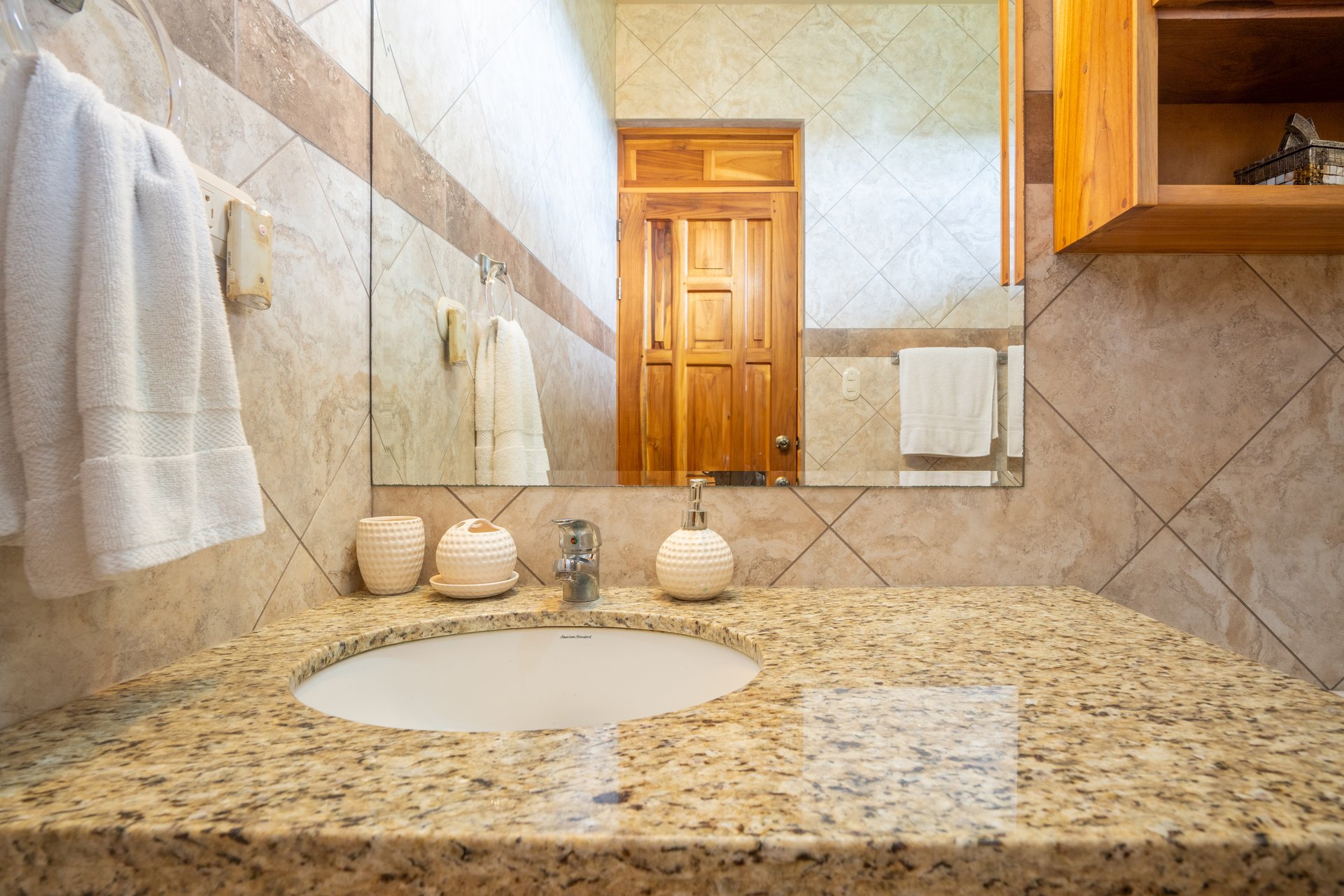 OSA Golf -  2 bed 2 bath Penthouse Condo! With Golf Membership