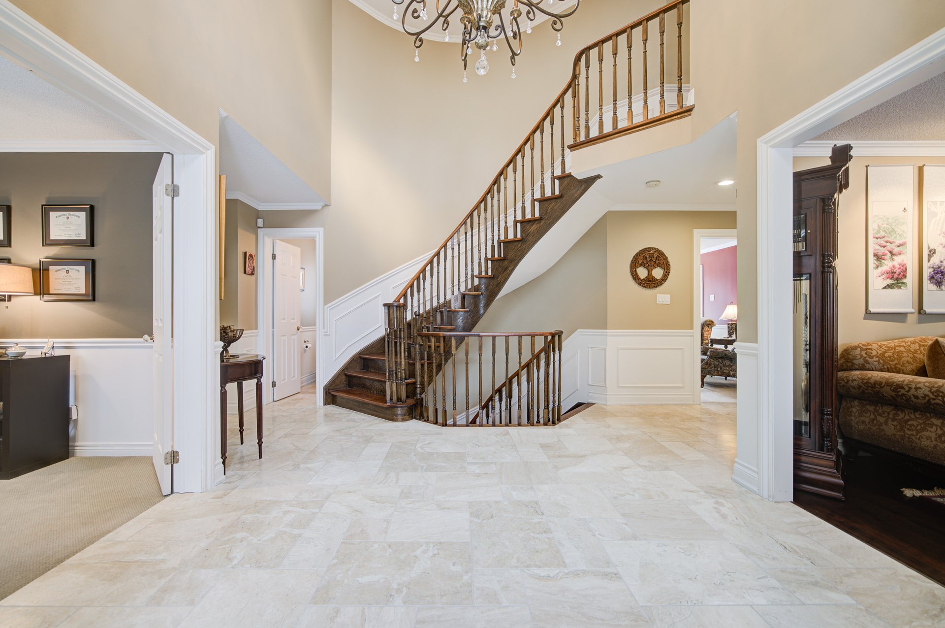 1296 Mapleridge Cres