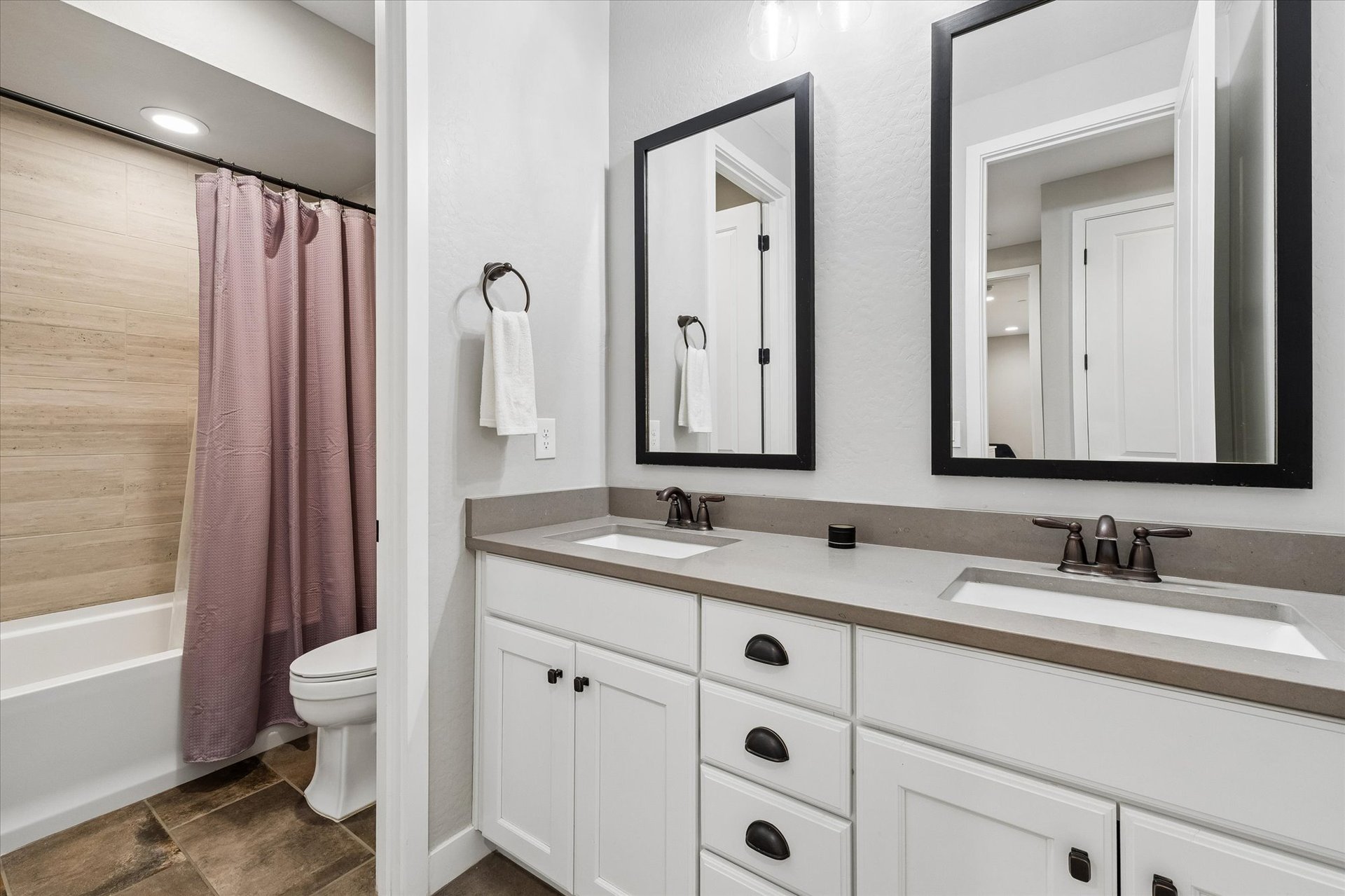 2905 E LOS GATOS DR, Phoenix, AZ 85050