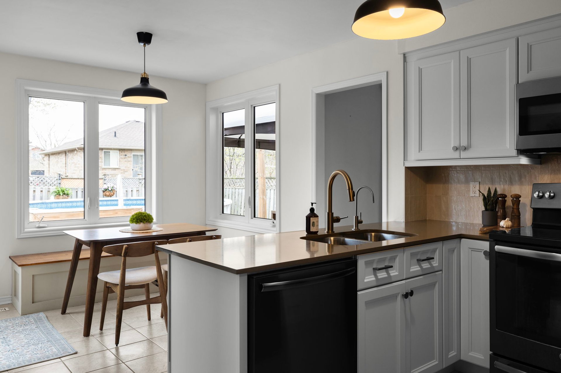 255 Hickling Trail, Barrie