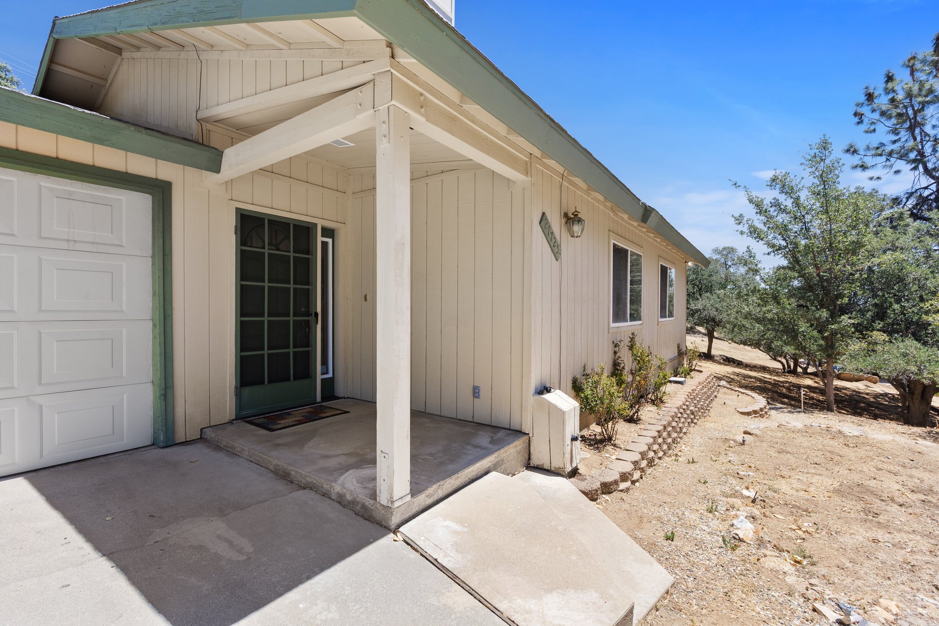 Panoramic Mountain Views in West Golden Hills — 21725 Mountain Drive, Tehachapi
