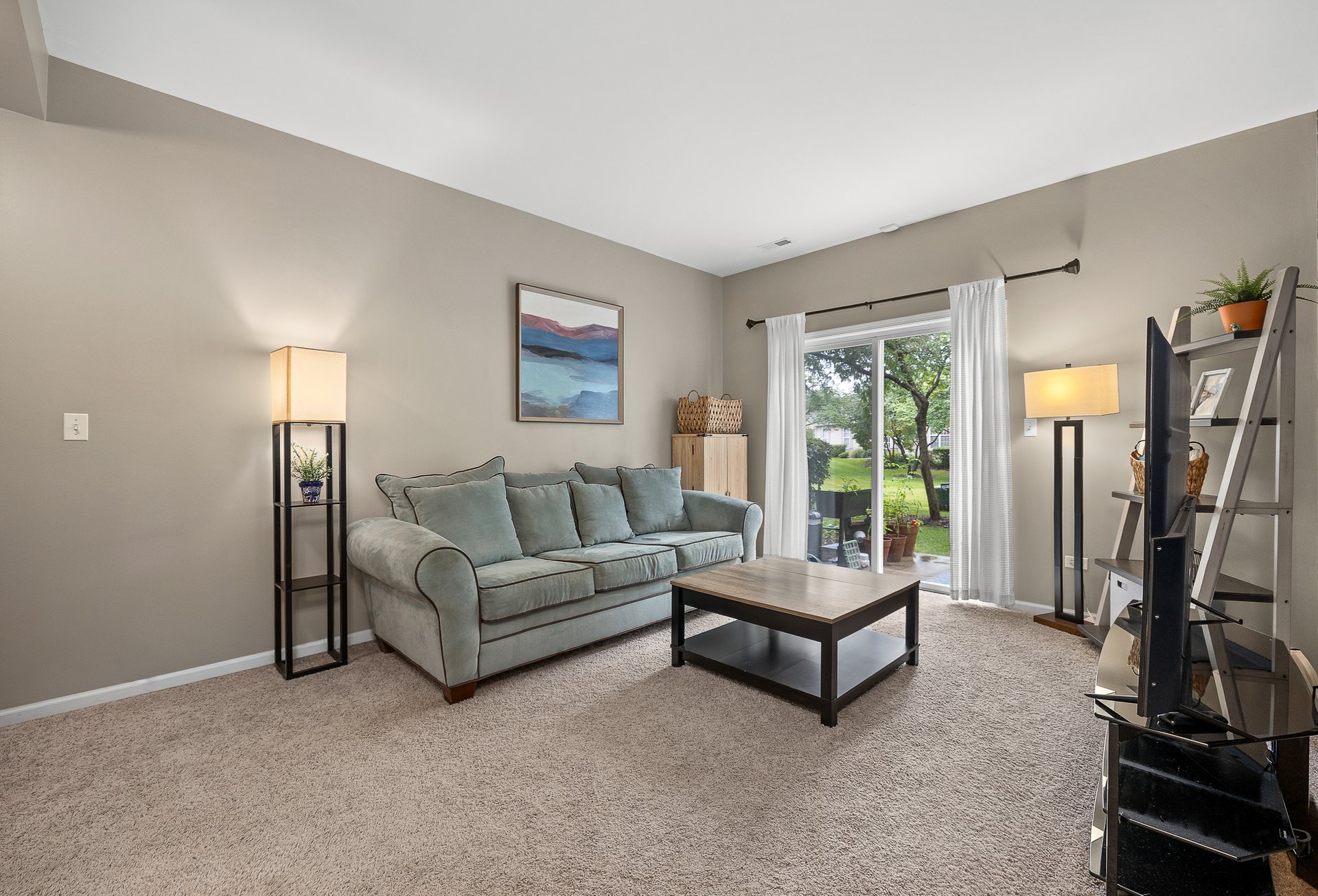 347 Gladstone Ln