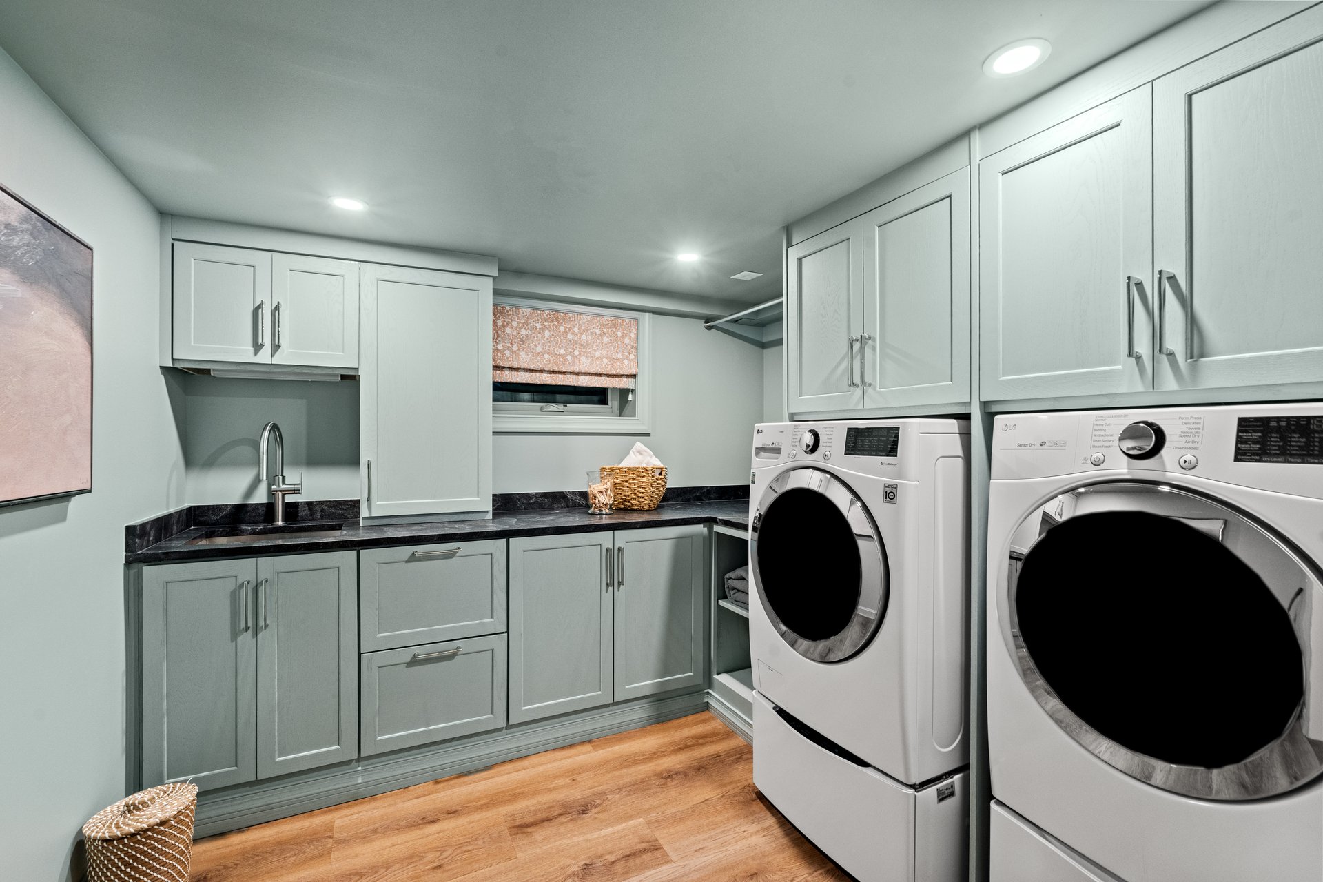 21 W Oak Street