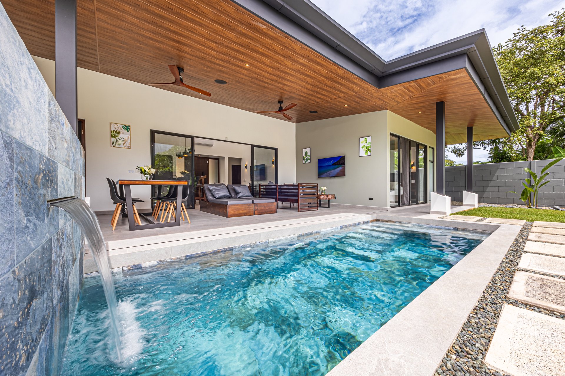Tropica House a Luxurious Oasis in the Heart of Uvita!