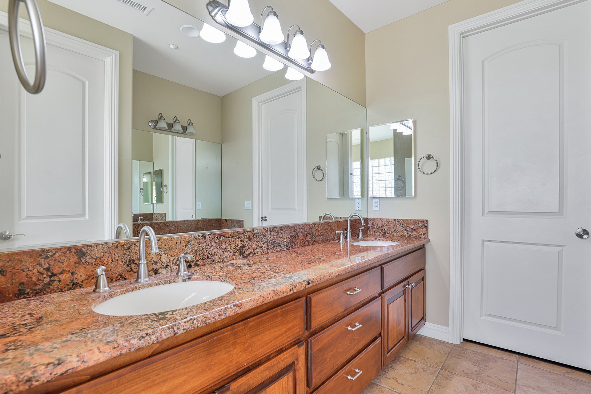 1303 Sycamore Heights
