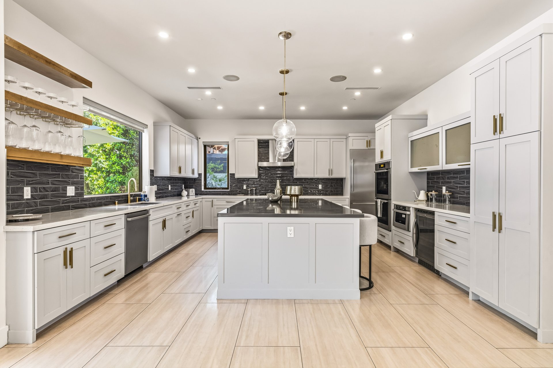 Hesperia Ave, 91316