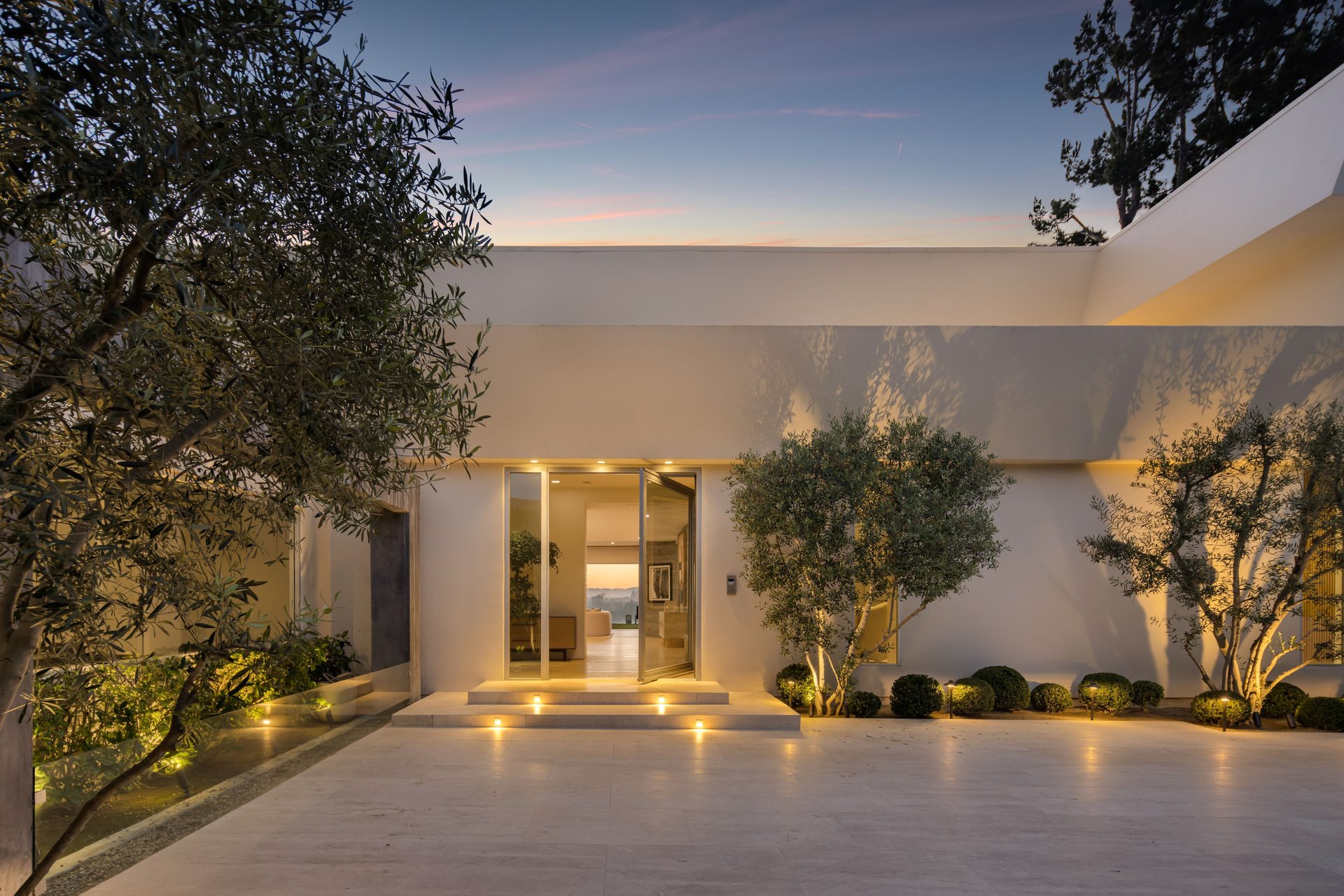1557 Tower Grove Dr, Beverly Hills
