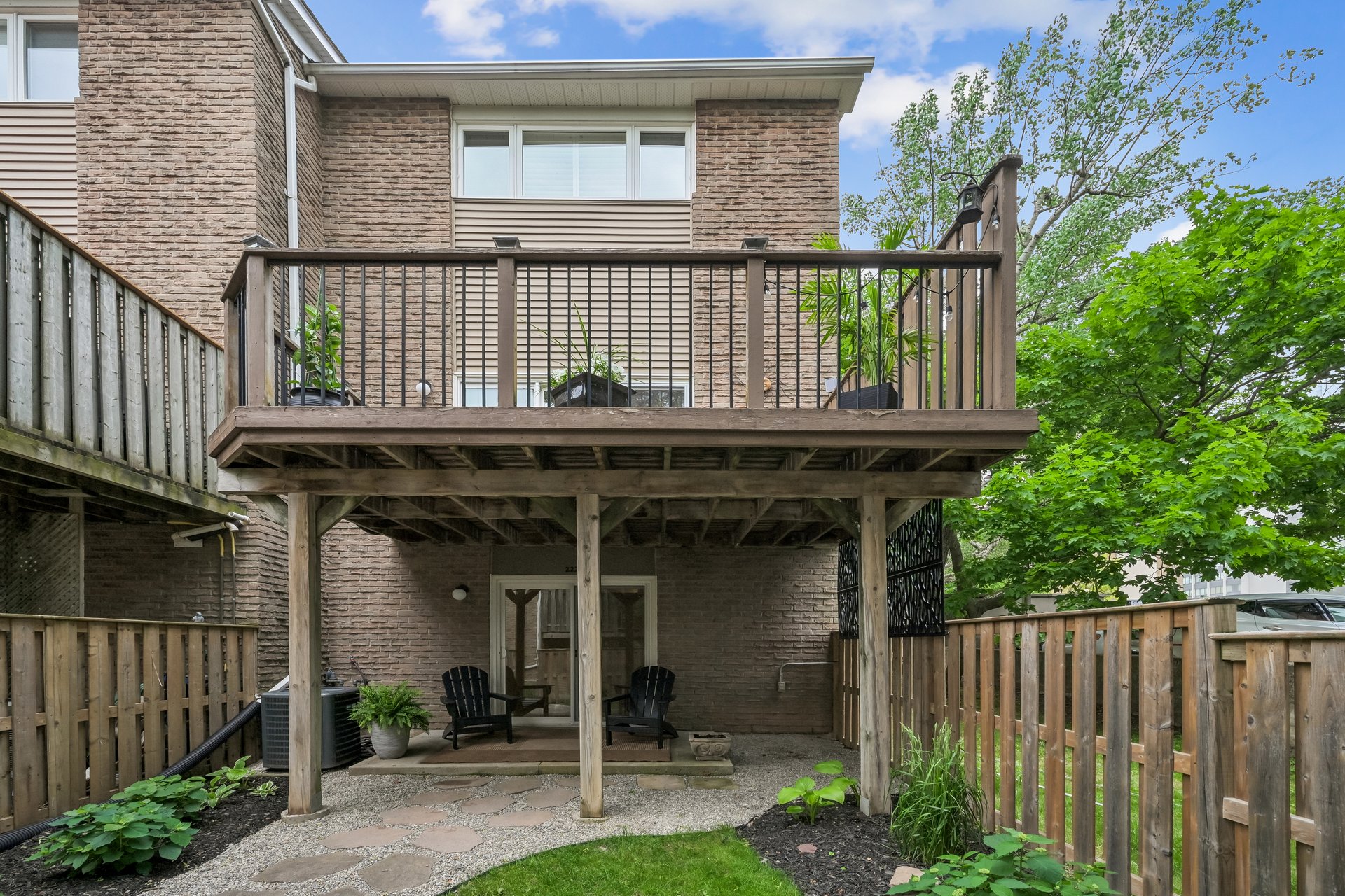 Lakeside living in the heart of Bronte!