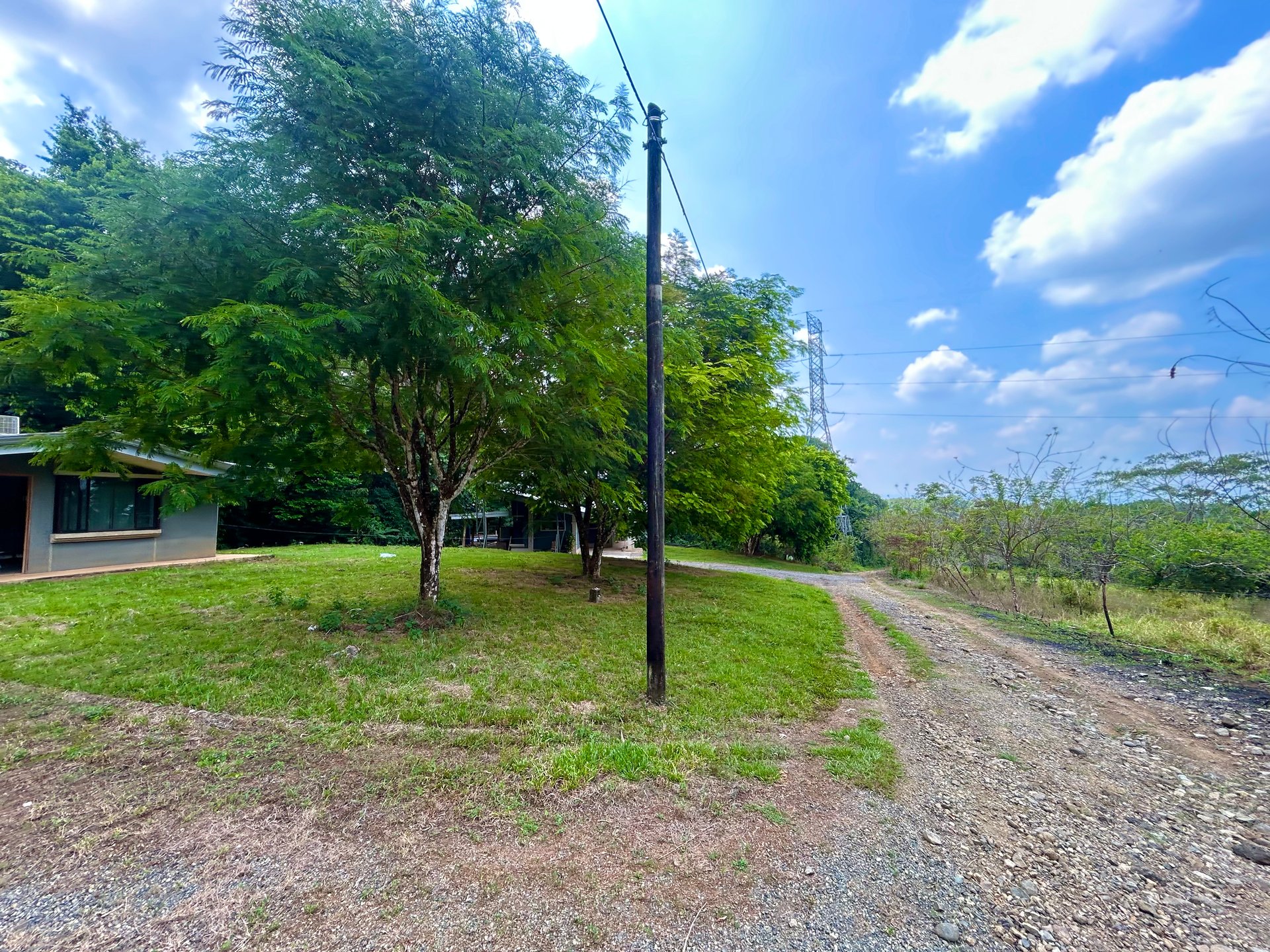 Fixer-Upper Home with an studio Office in Palmar Norte on a 7.58 Acres Property