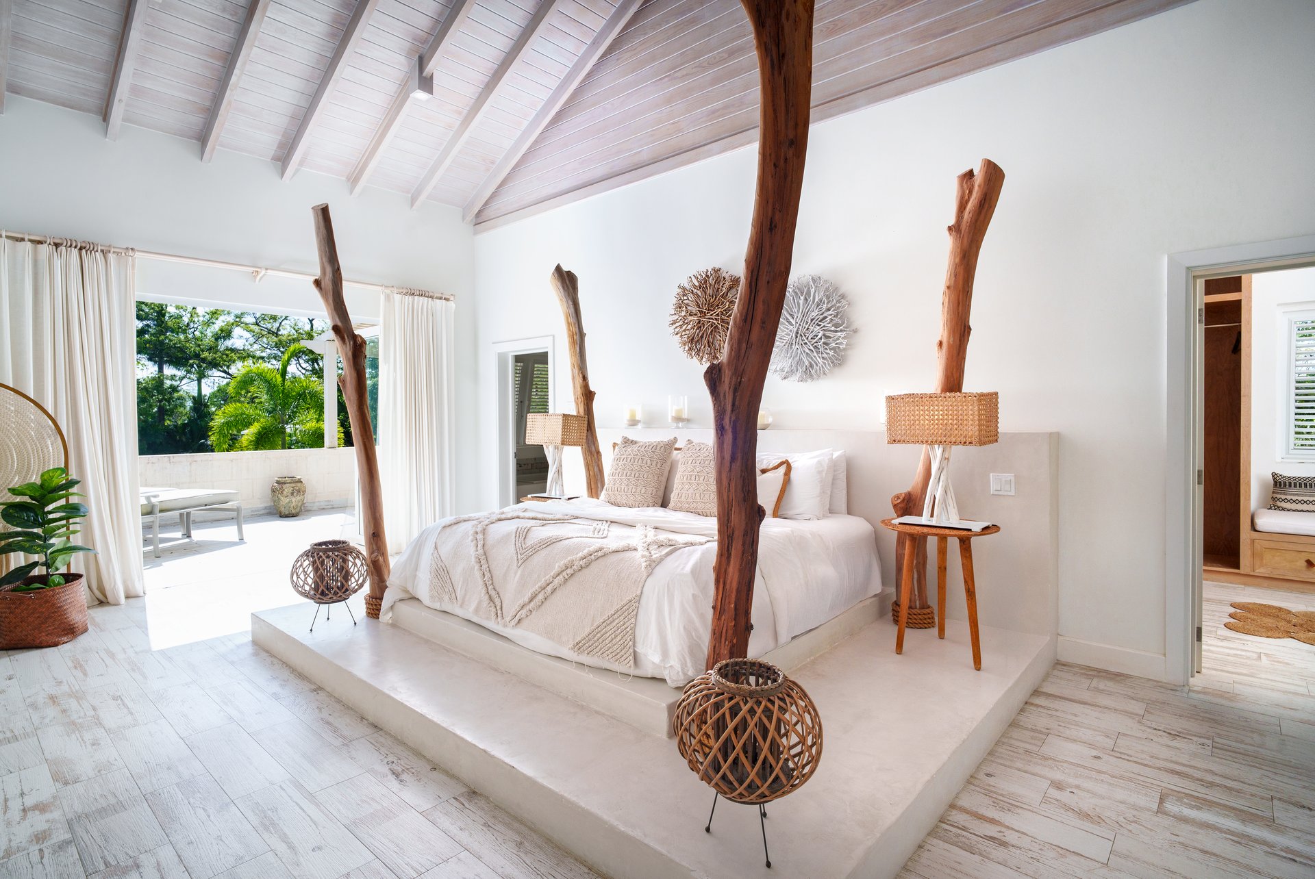 Villa Aama, Aquarius
