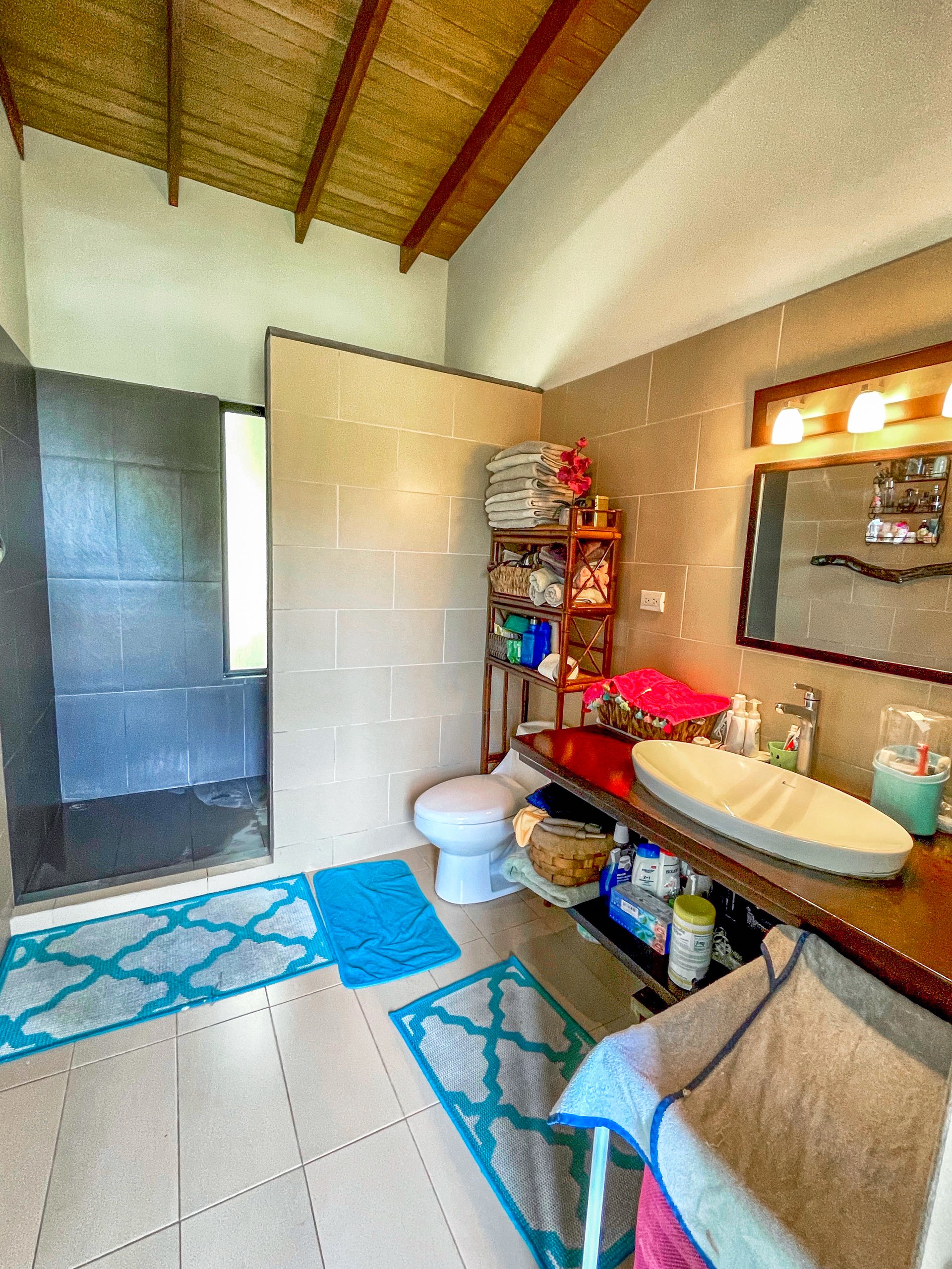 2.24 ACRES – 7 Bedrooms Ocean View Boutique Hotel With Two Pools, 5 Minutes to Uvita, Multiple Rental Options!!