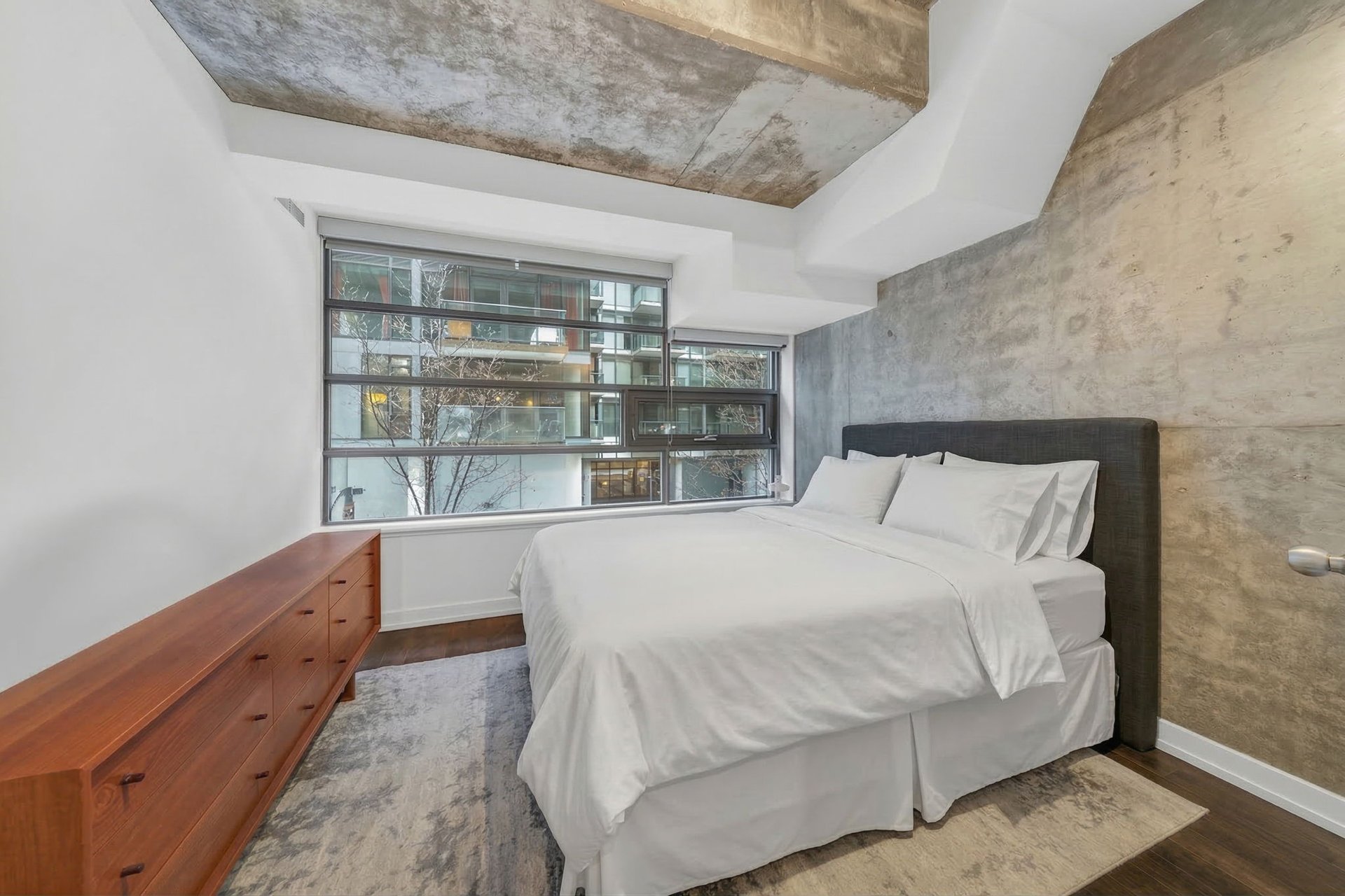  SOLD: In The Heart Of Vibrant King West