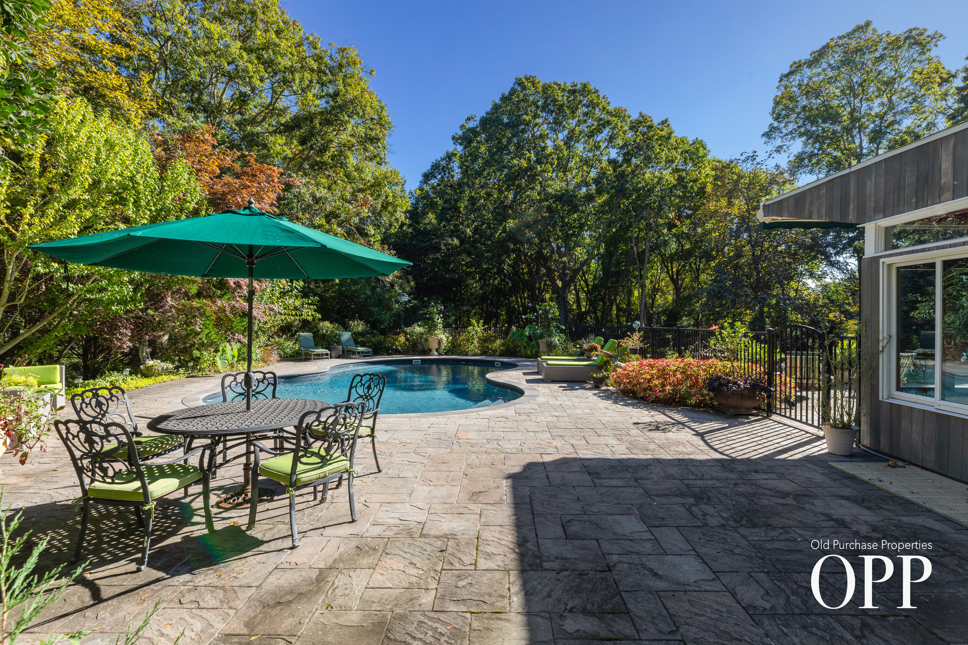 Hollywood: A Waterfront Modernist Retreat on 3.5 Acres