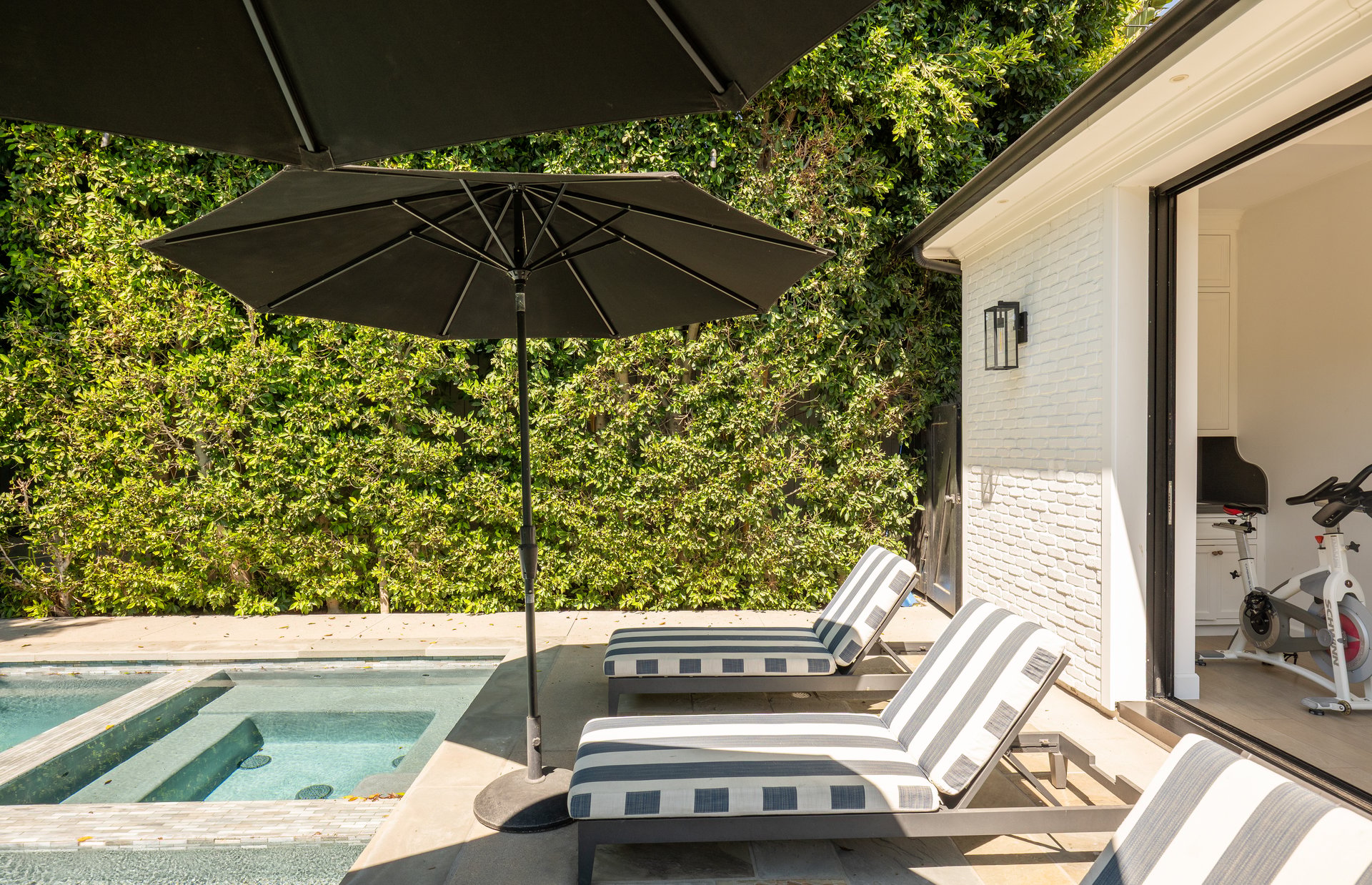 10439 Valley Spring Ln, Toluca Lake