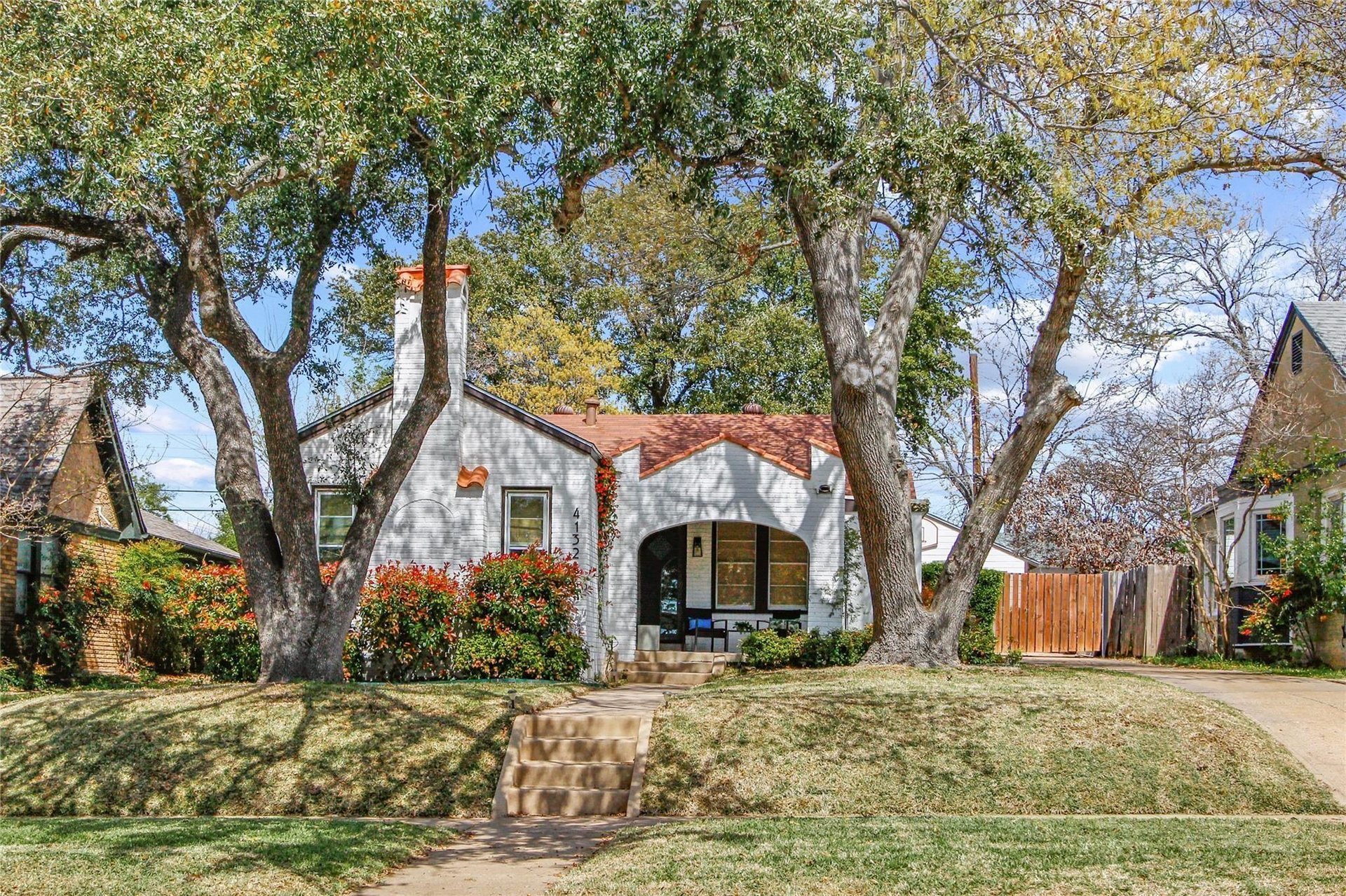 4132 Pershing