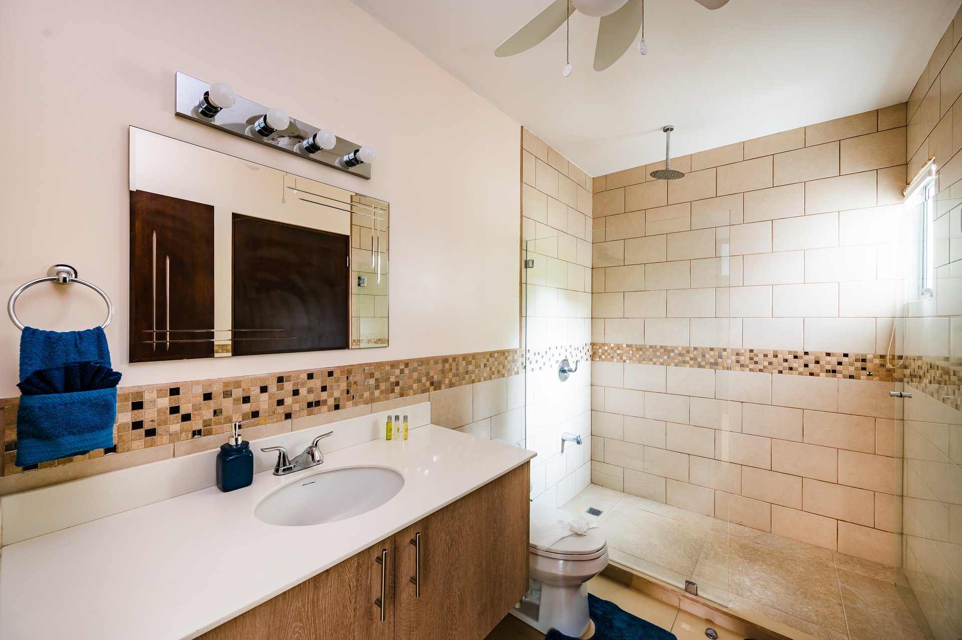 Casa Blanca 2 | Gorgeous 2 Bedroom Condo Close To The Beach!