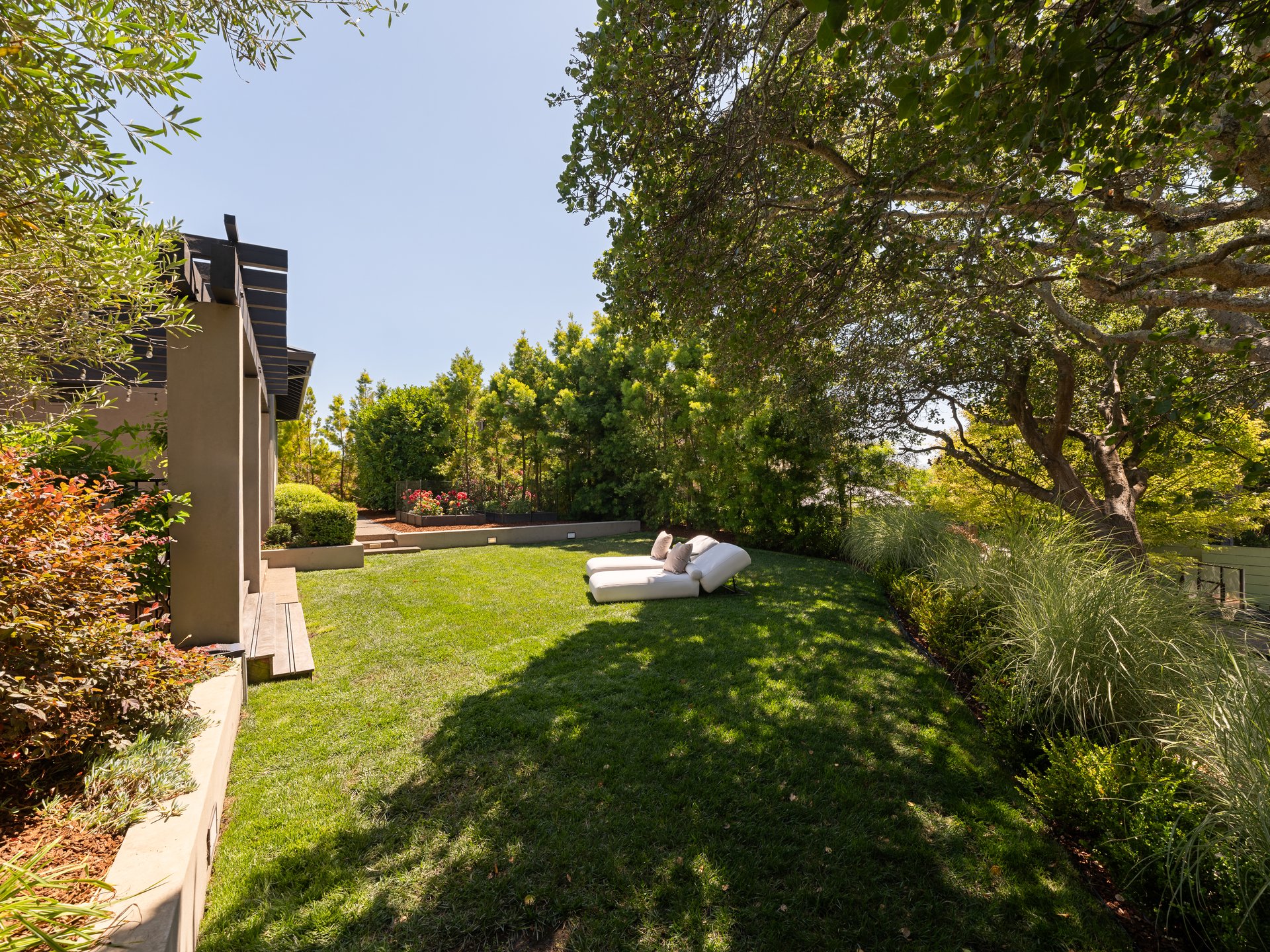 Architectural Modernism, Bay Views, and Exceptional Outdoor Living