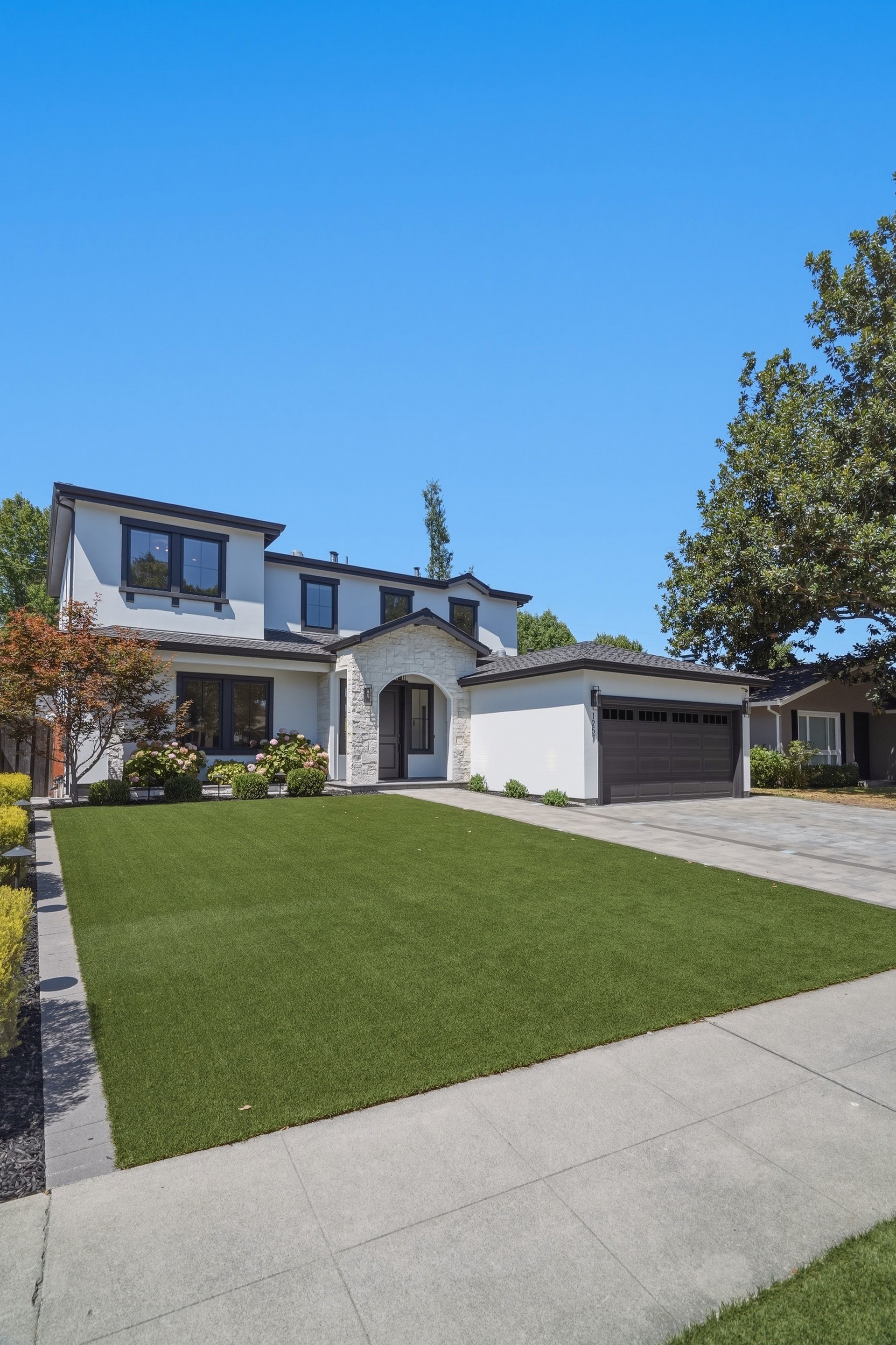 1257 Woodlawn AVE