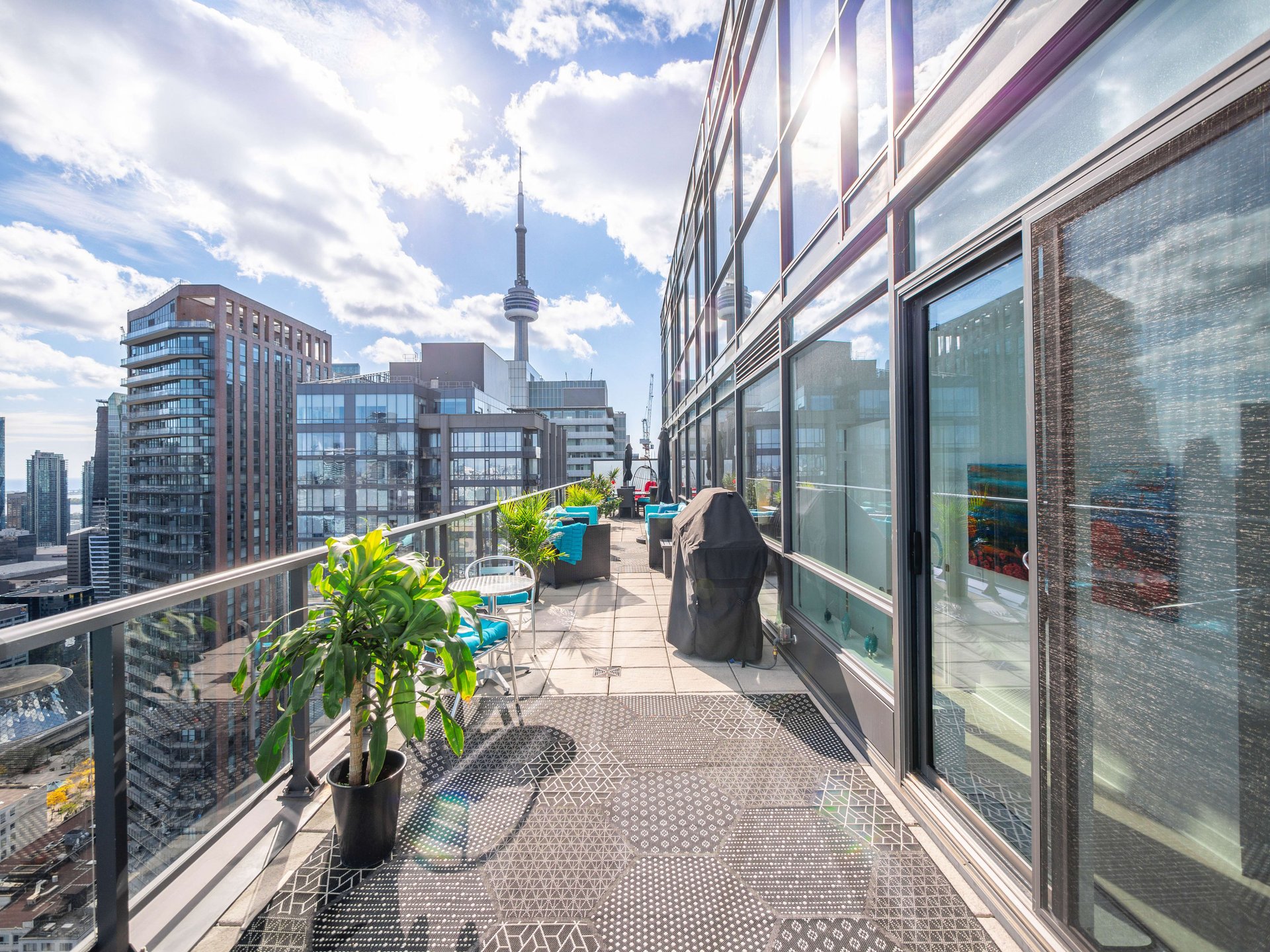 290 Adelaide St W #4104