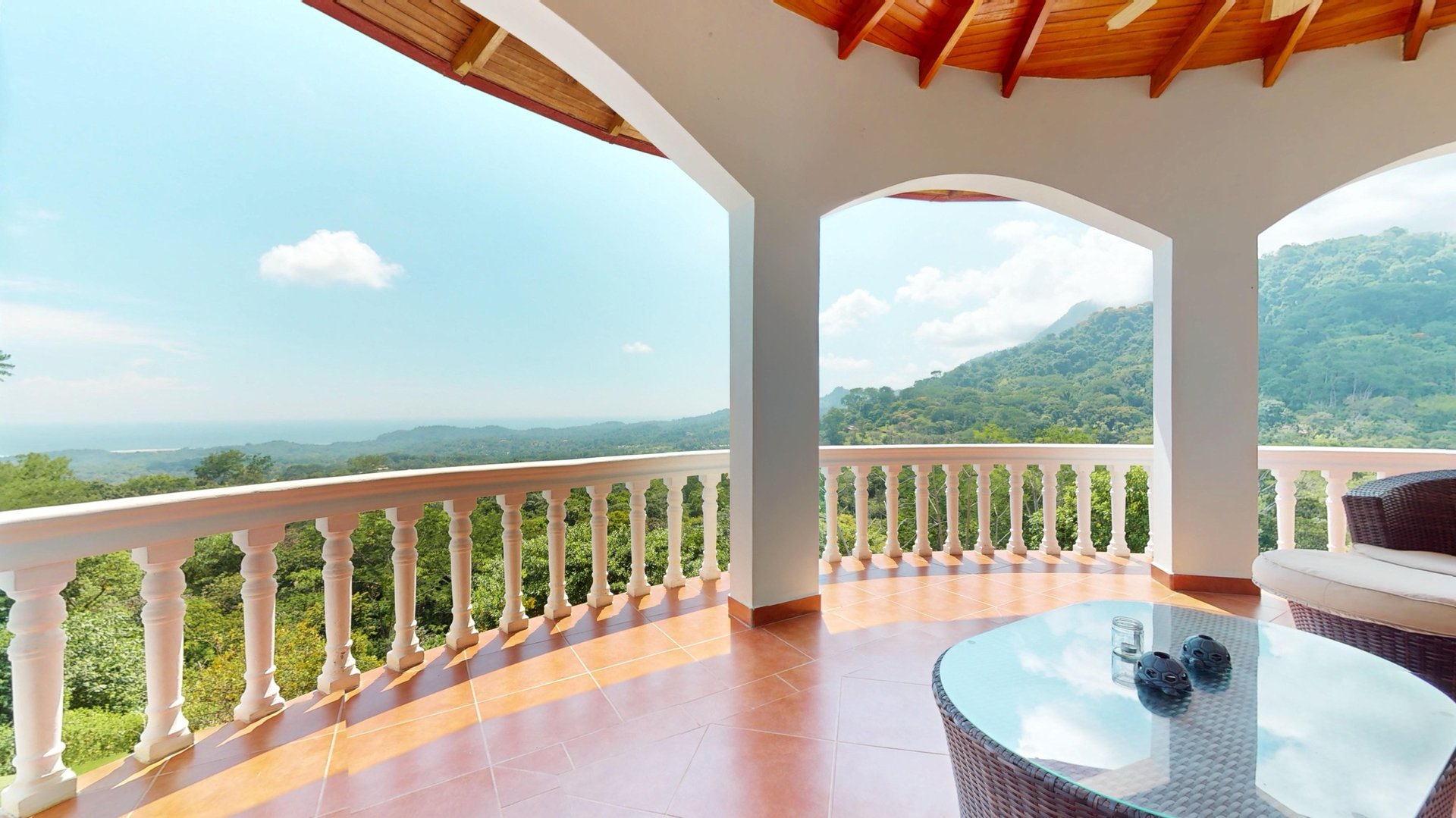 Ojochateau - Rare Ocean & Mountain View 4BR Home in Costa Rica