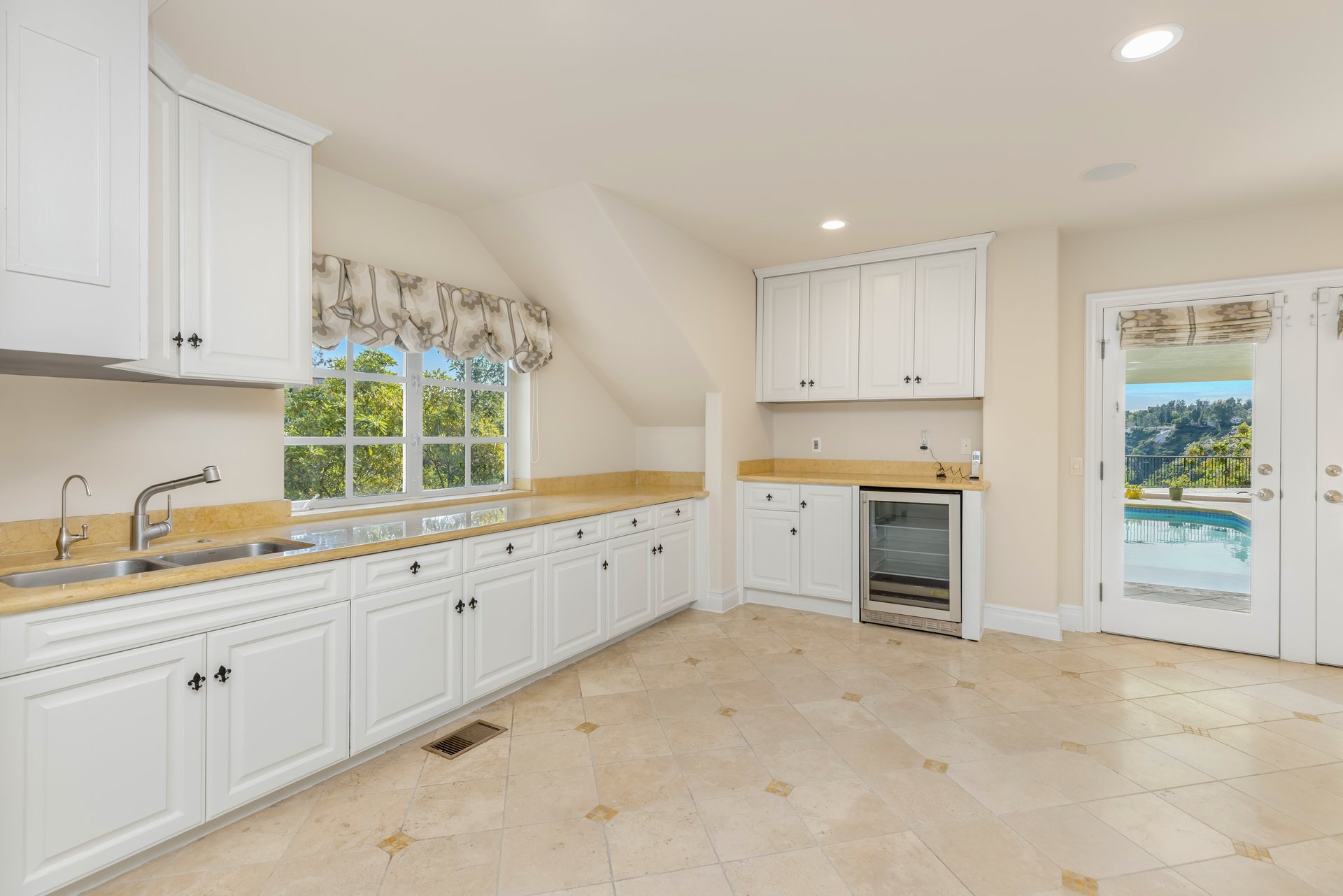 1922 Bel Air Rd