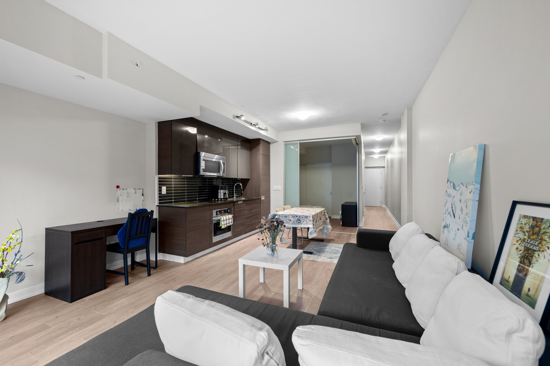 210 Simcoe Street Suite 607
