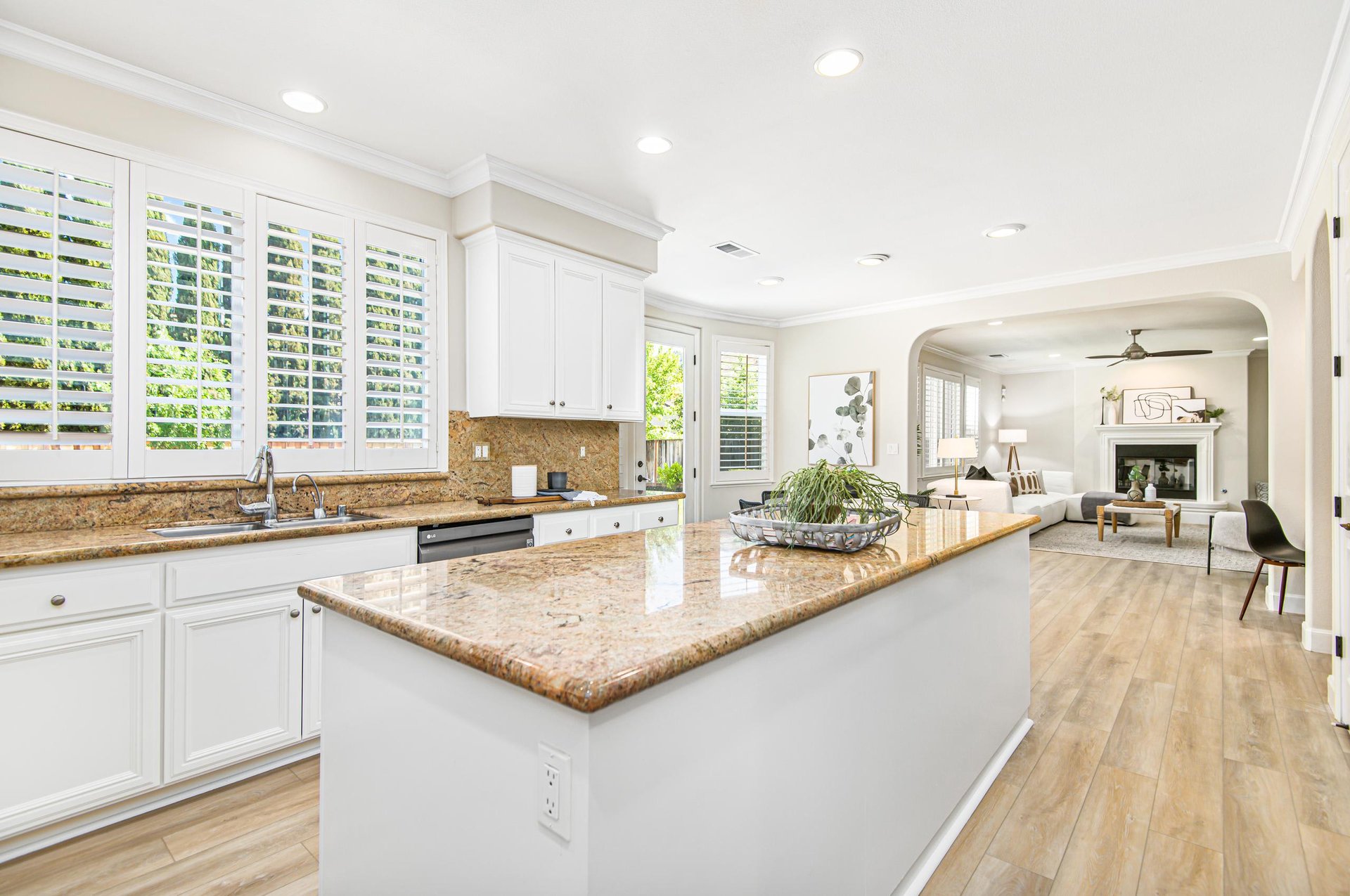 2112 Laguna Creek Lane