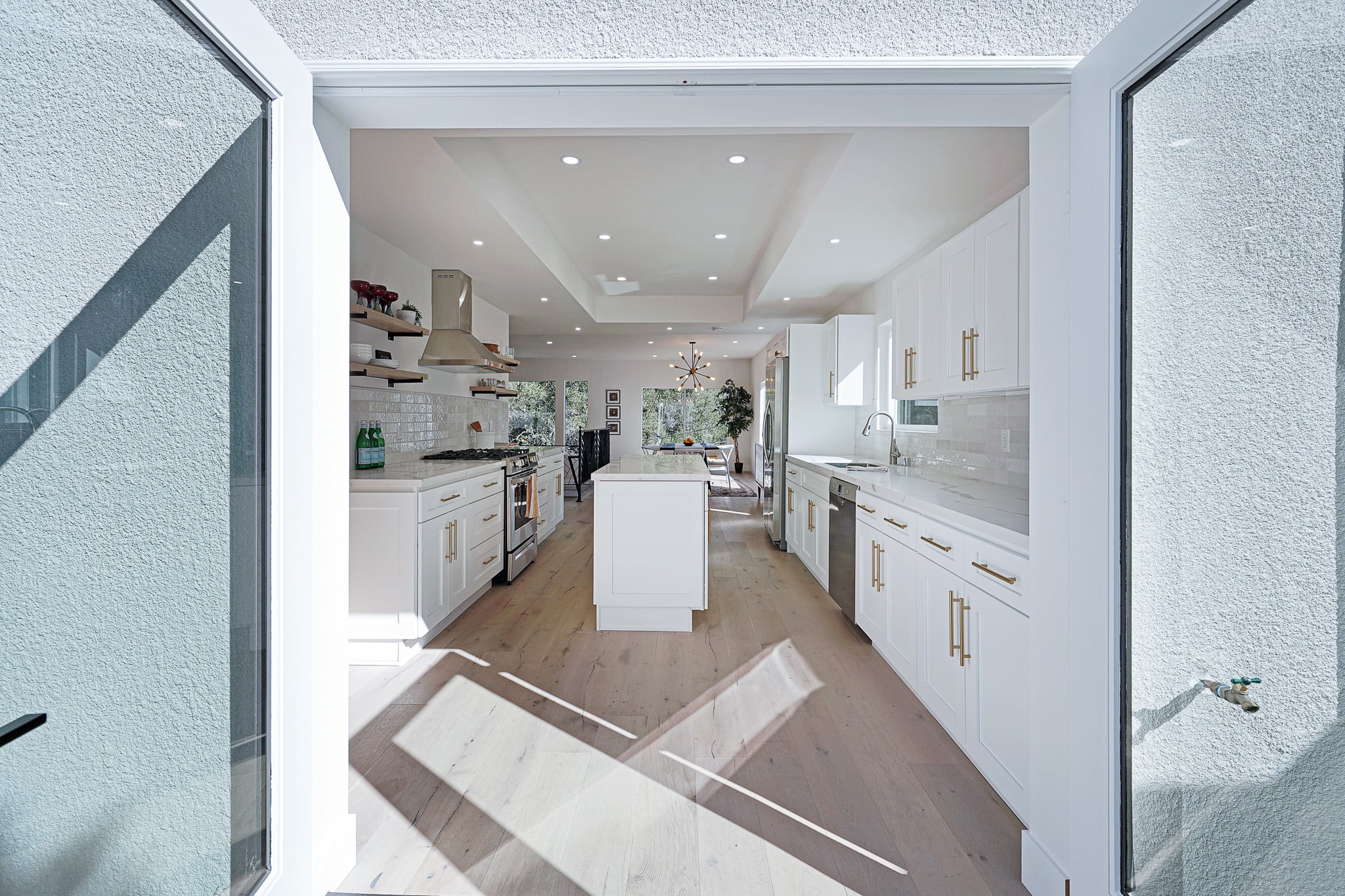 Immaculate & Turnkey Contemporary Home in Hollywood Hills