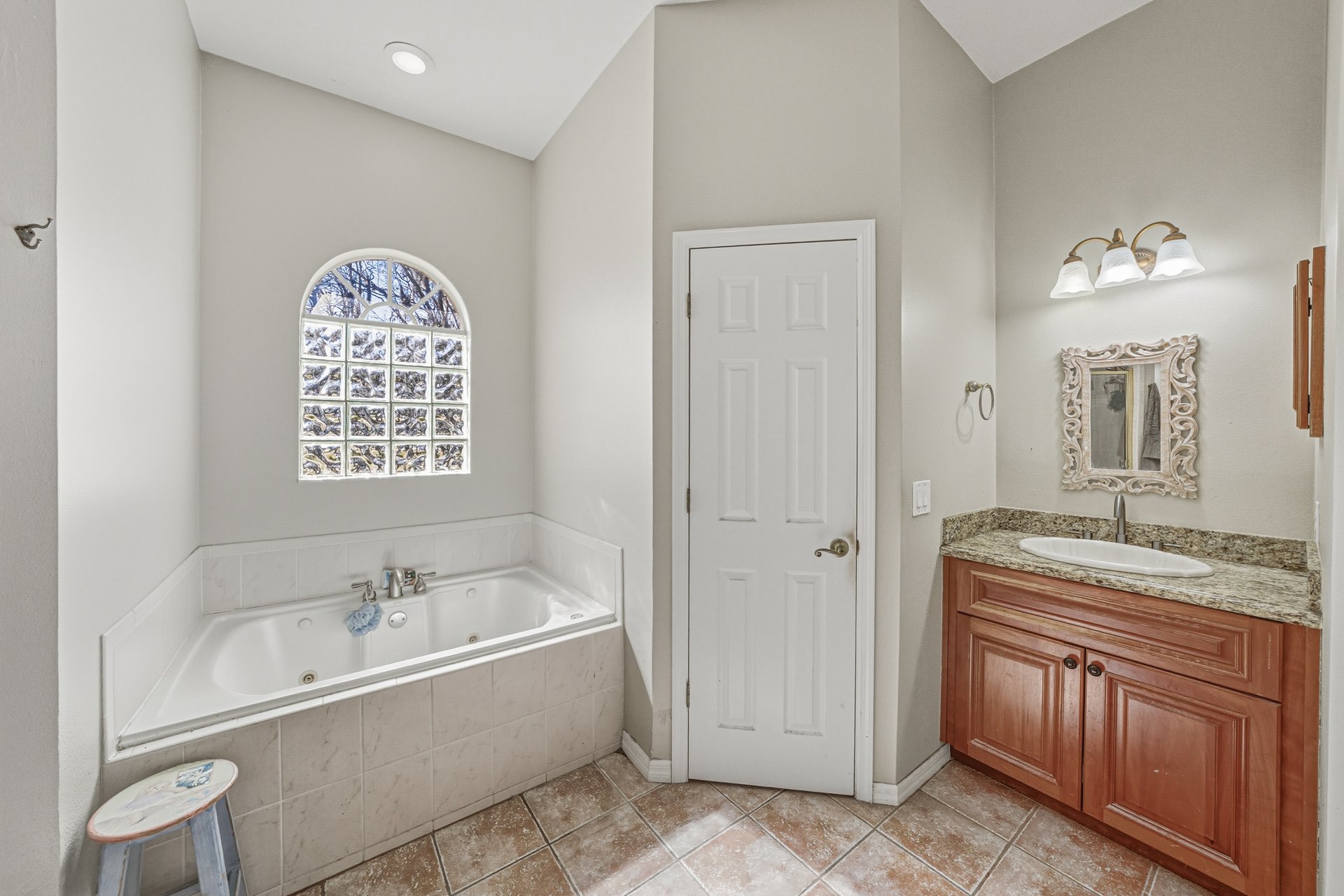 3926 MEADOWLARK CT