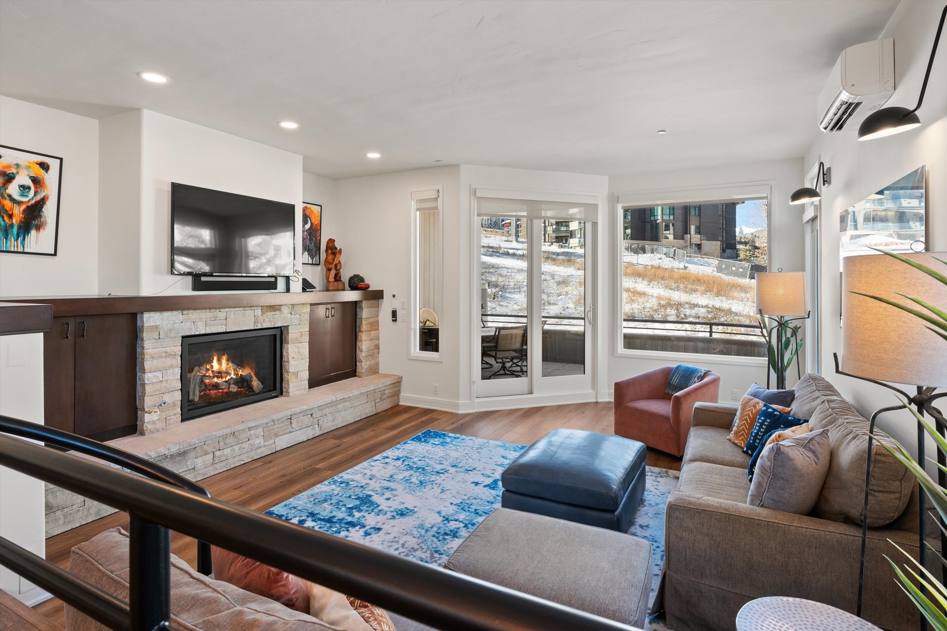 Ski-In/Ski-Out Luxury: Deerbrook Townhome