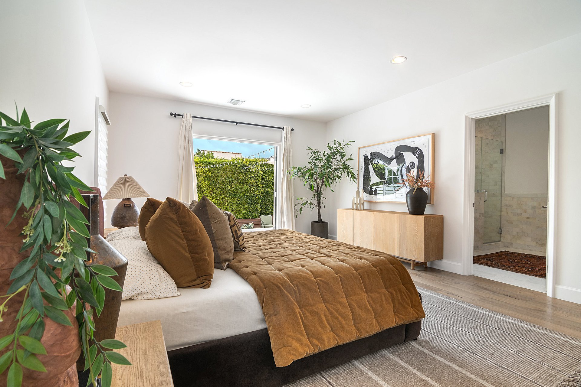 921 S Sierra Bonita Ave