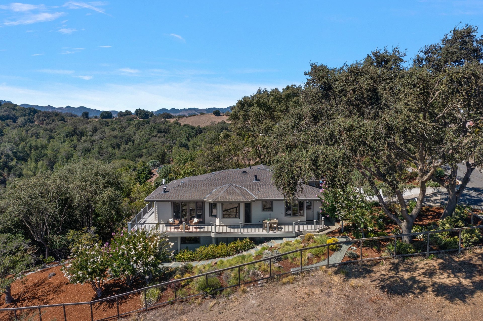 809 Mountain View Dr