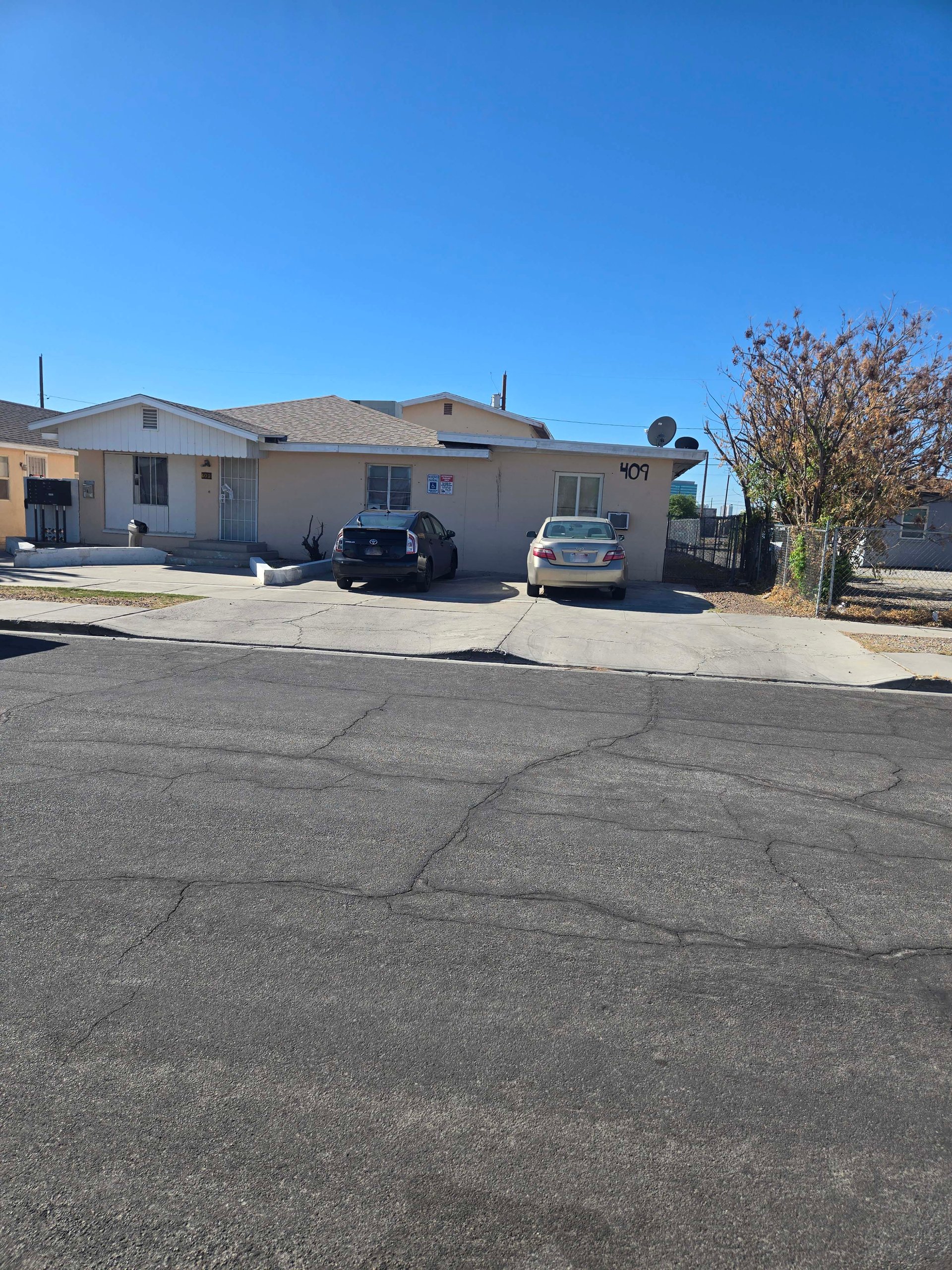 409 W Van Buren Ave #5 Las Vegas, NV 89106