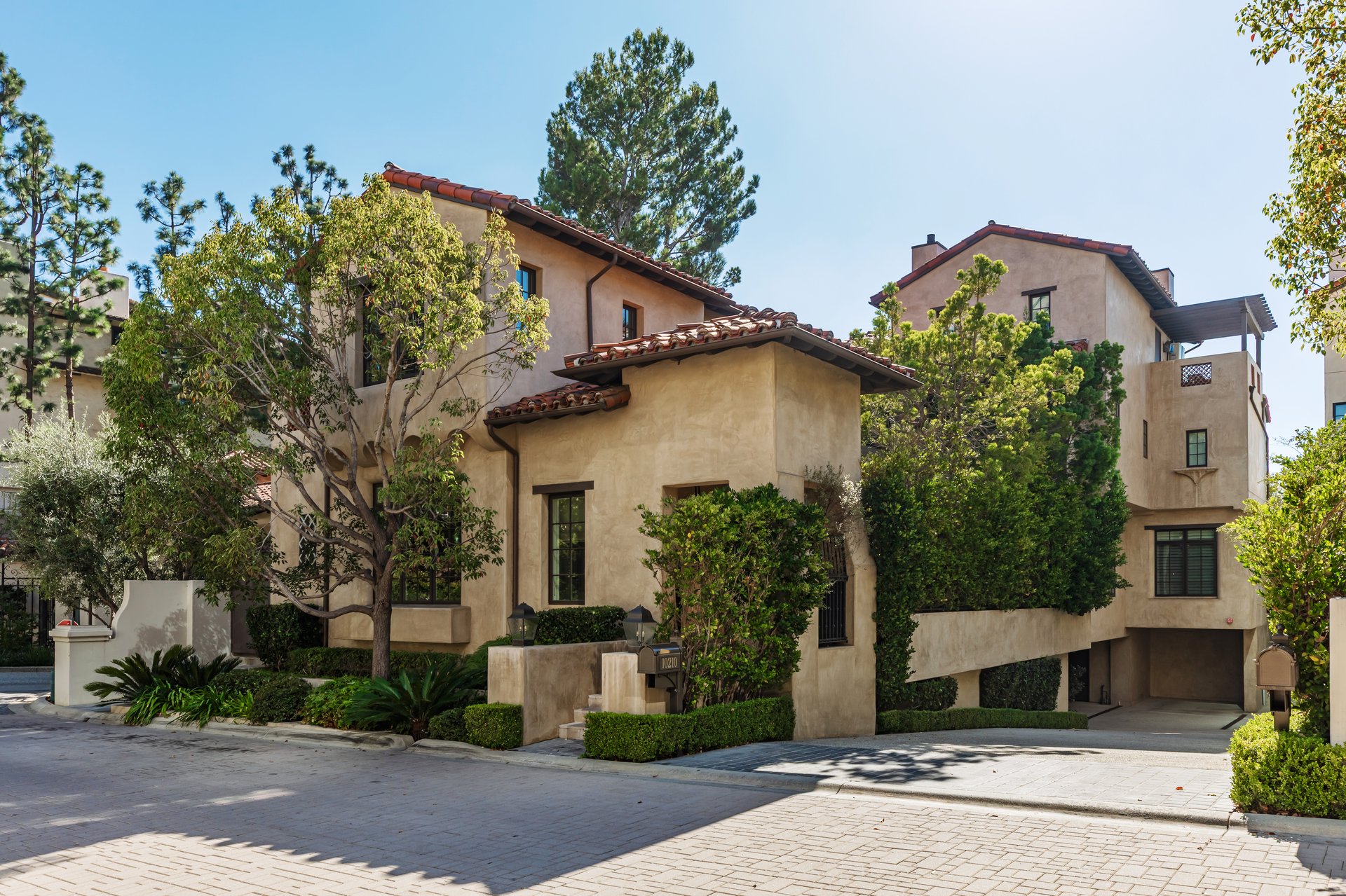 10210 Century Woods Dr, Century City