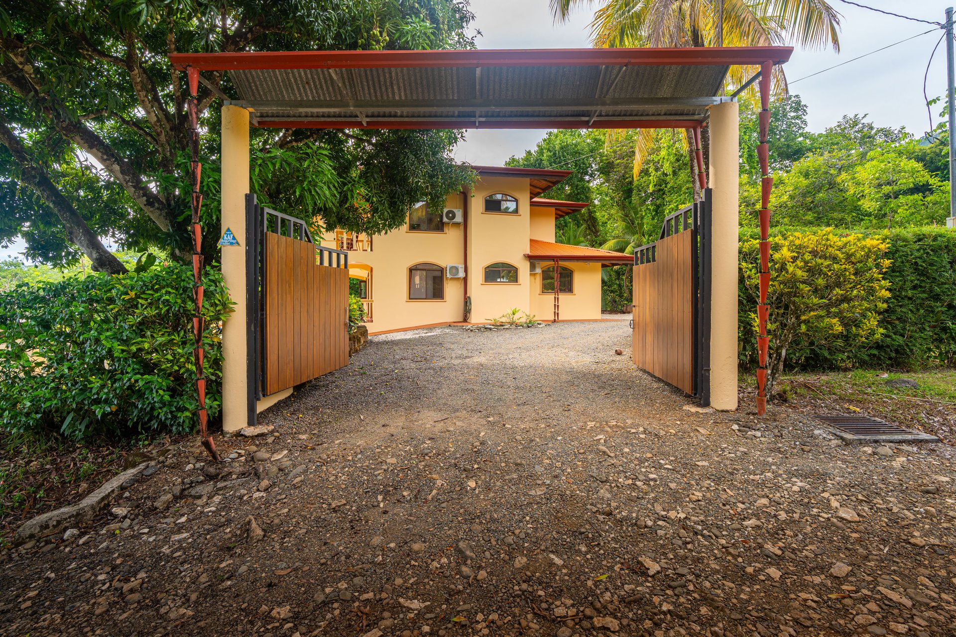 Classic Luxury at Casa Ceiba, Coastal Ocean View 4 Bedroom Home Near Uvita