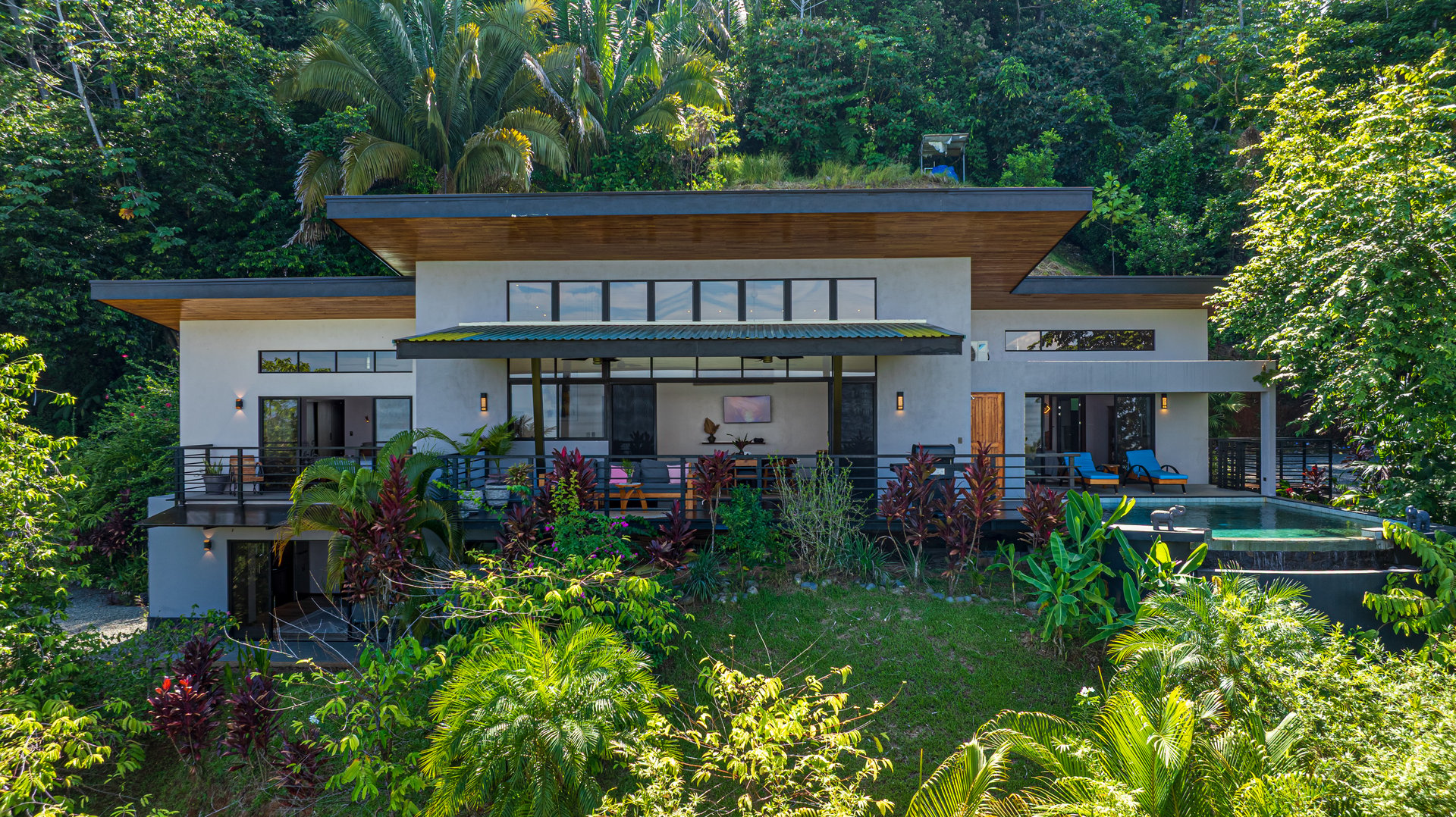 Casa Markissa – Luxury Oceanview Villa with Proven Rental Income.