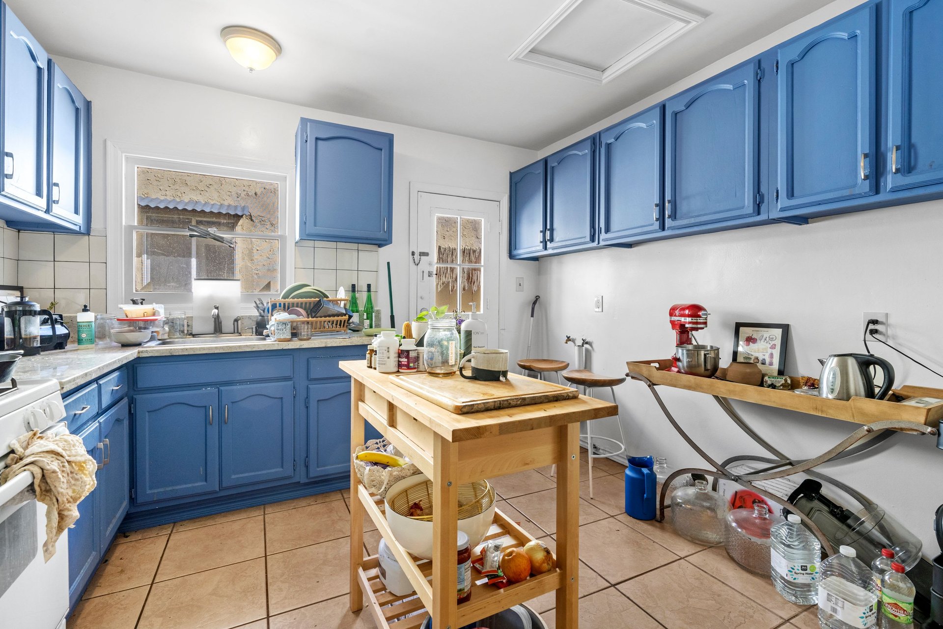 Upside Opportunity for Commercially Zoned Duplex in Prime Echo Park!