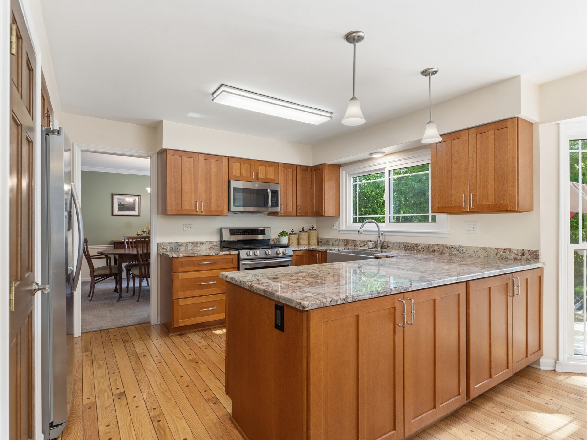 1235  Pin Oak Court