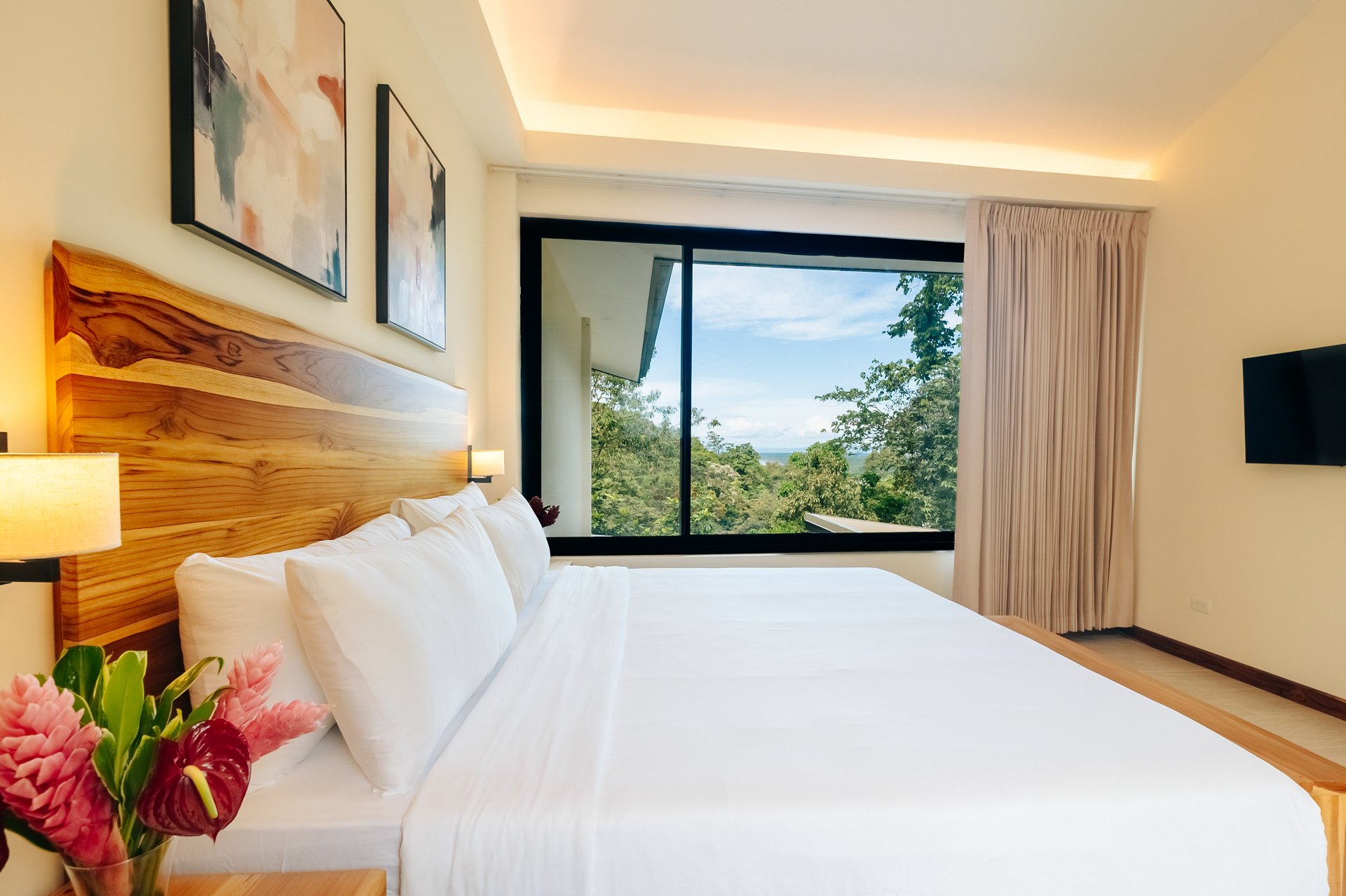 Grand luxury 9 bedroom, 9.5 bath Rainforest & Mountain View Estate near Marina Pez Vela