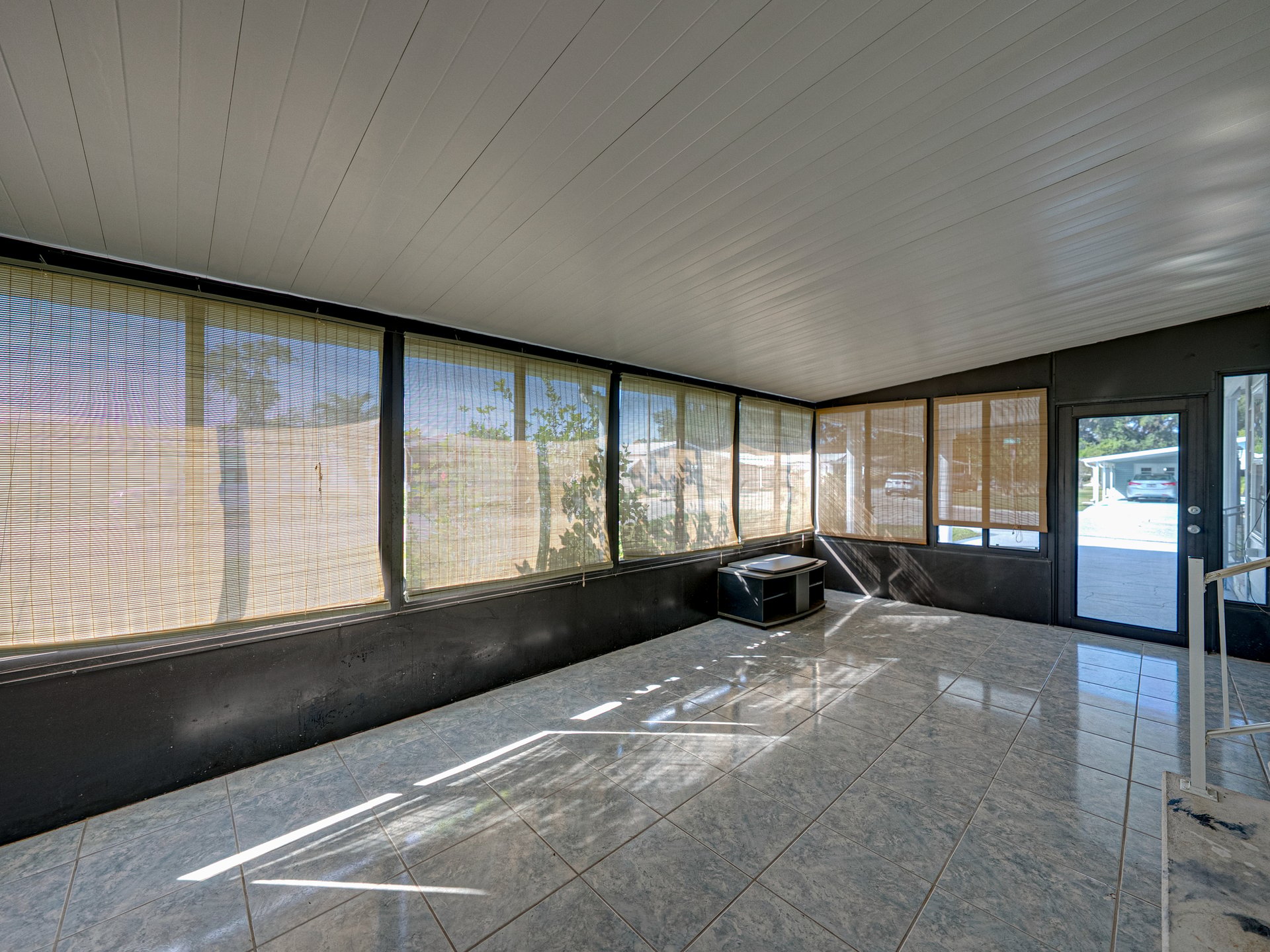 3822 DAMIAN DR
