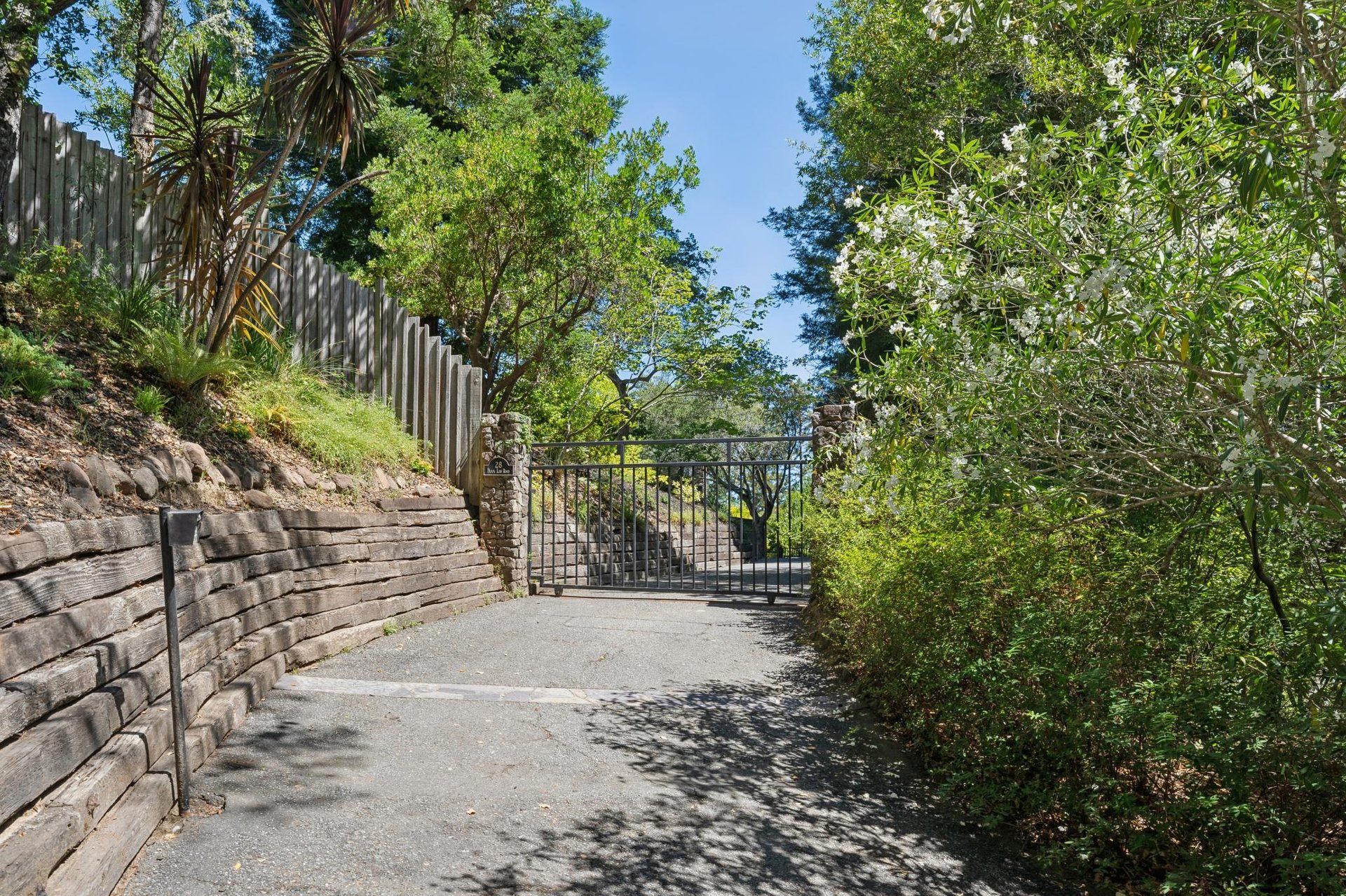 28 Black Log Rd