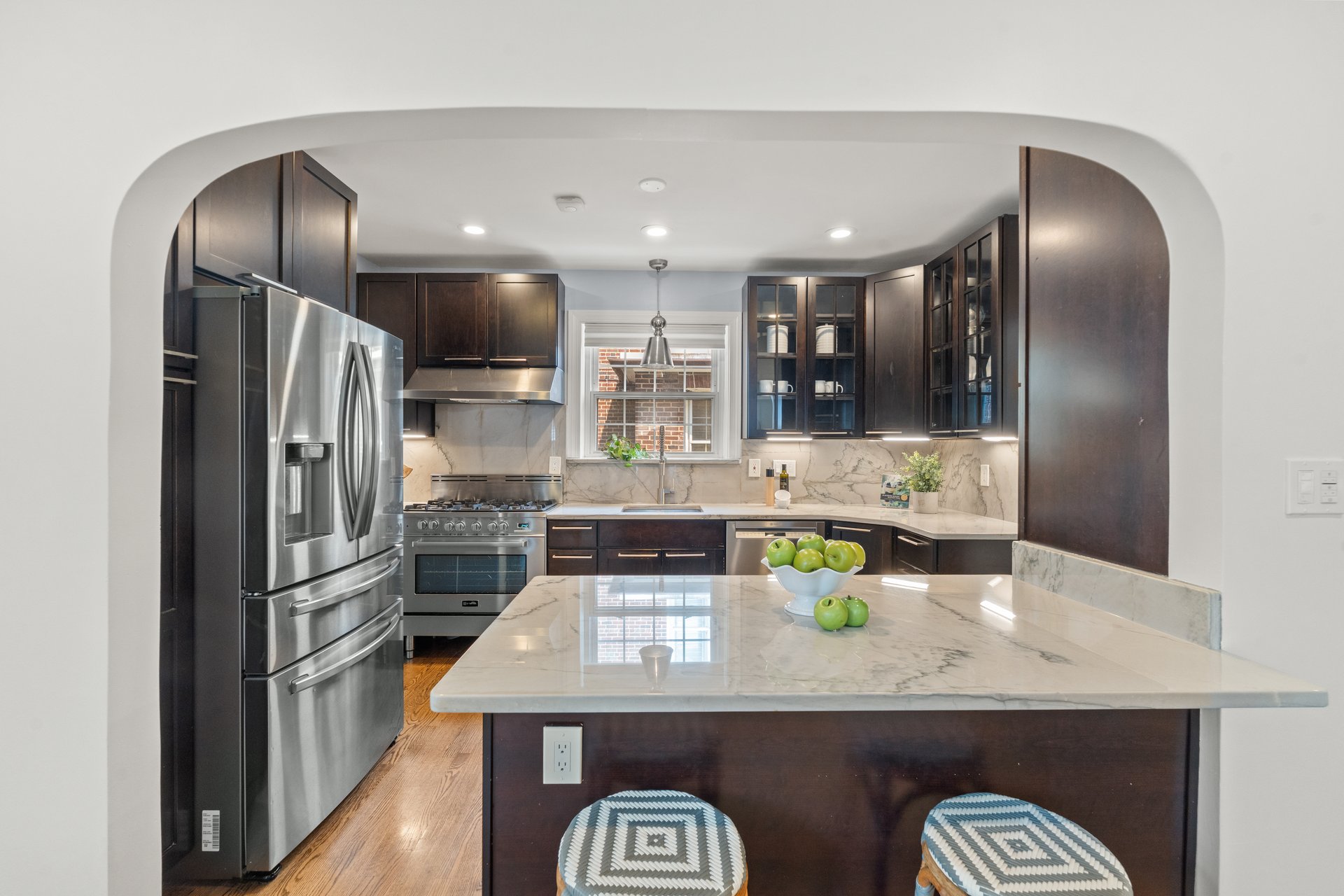 21 W Oak Street