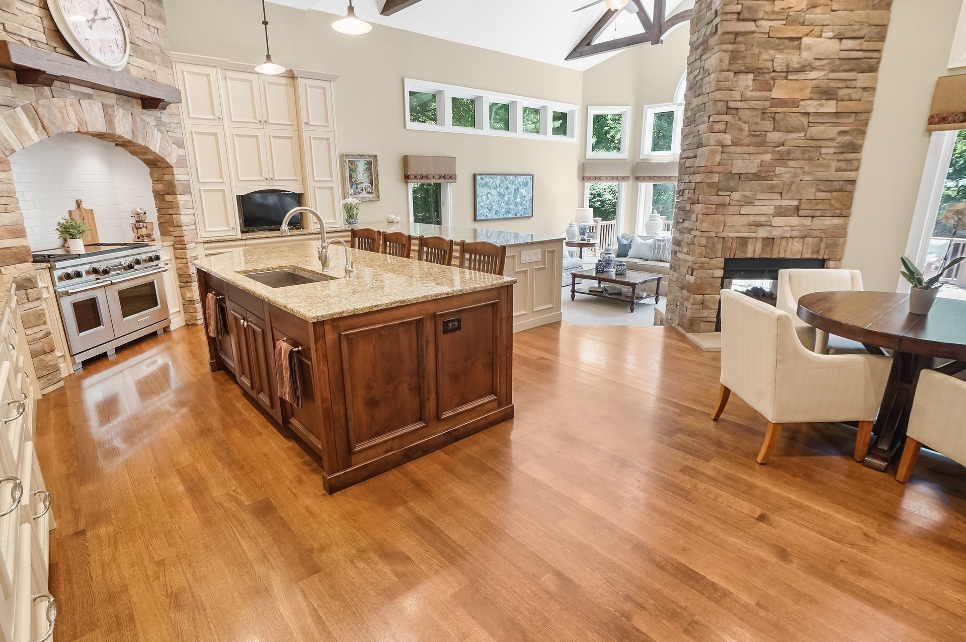 12172 Woodline