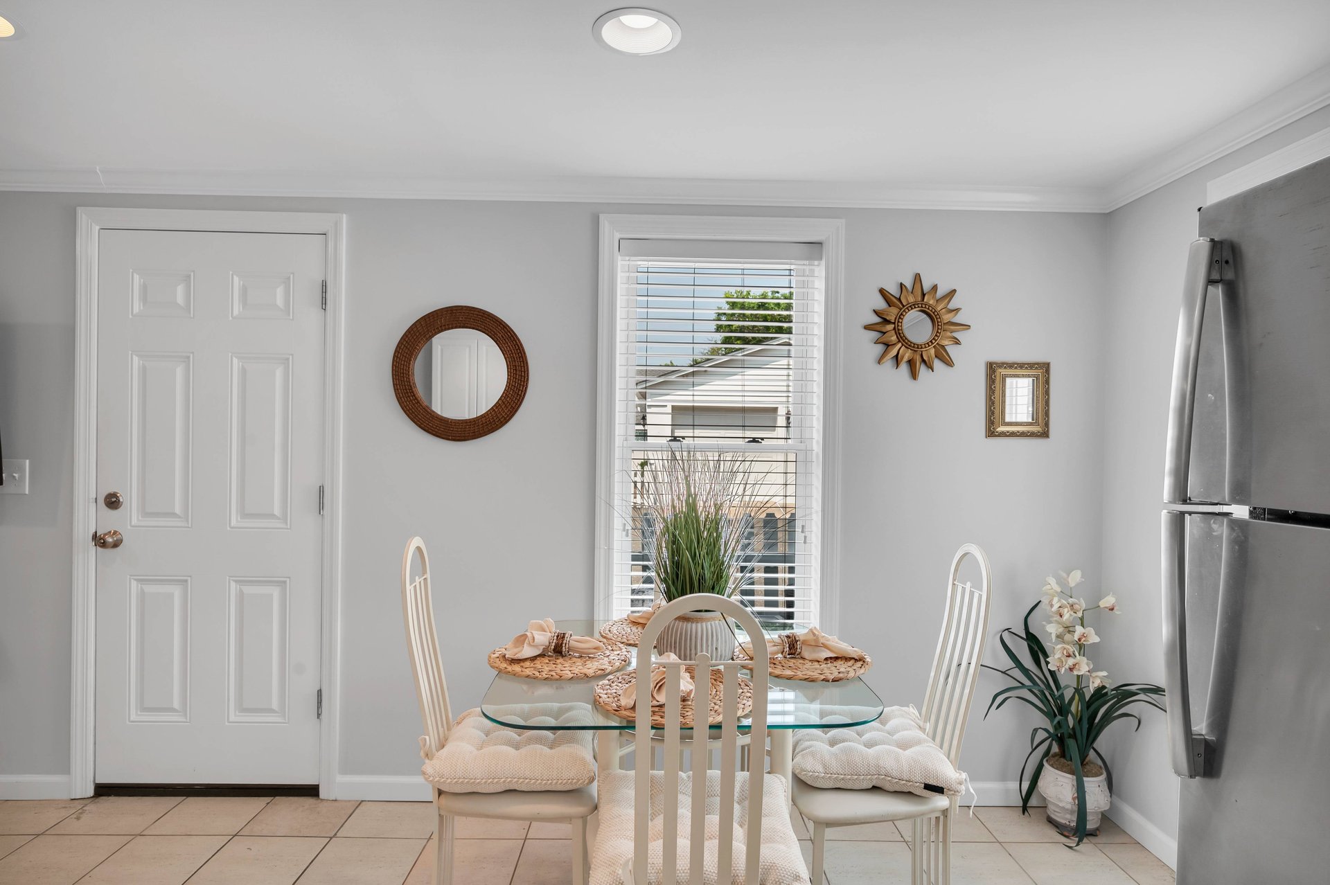 One Bedroom Condo With Outside Seating Area