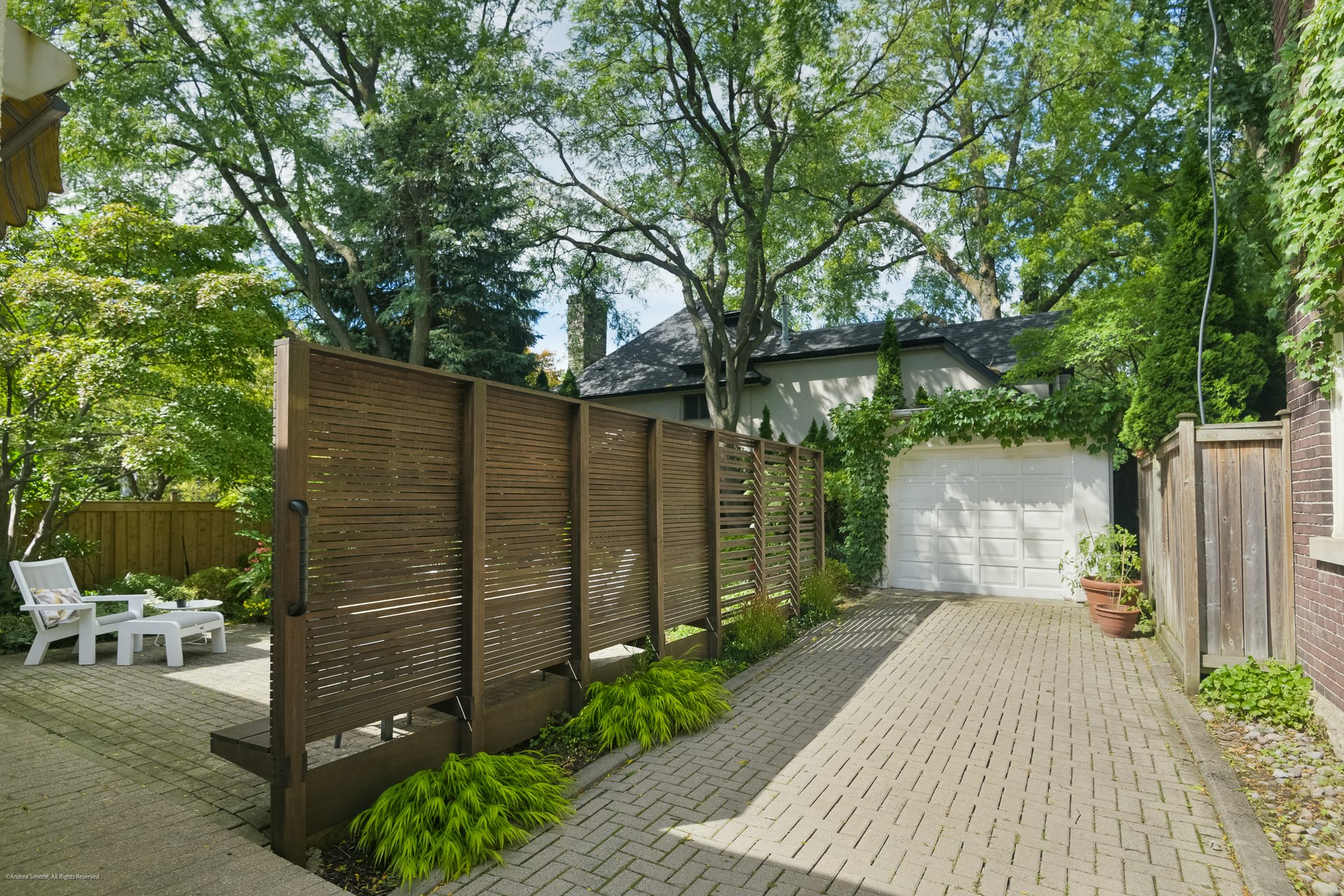 Moore Park 5 Bedroom on Lush Lot