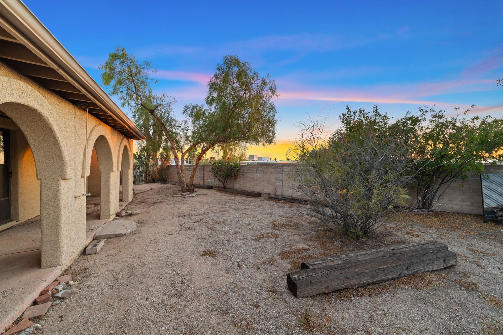 2540 S Marianne