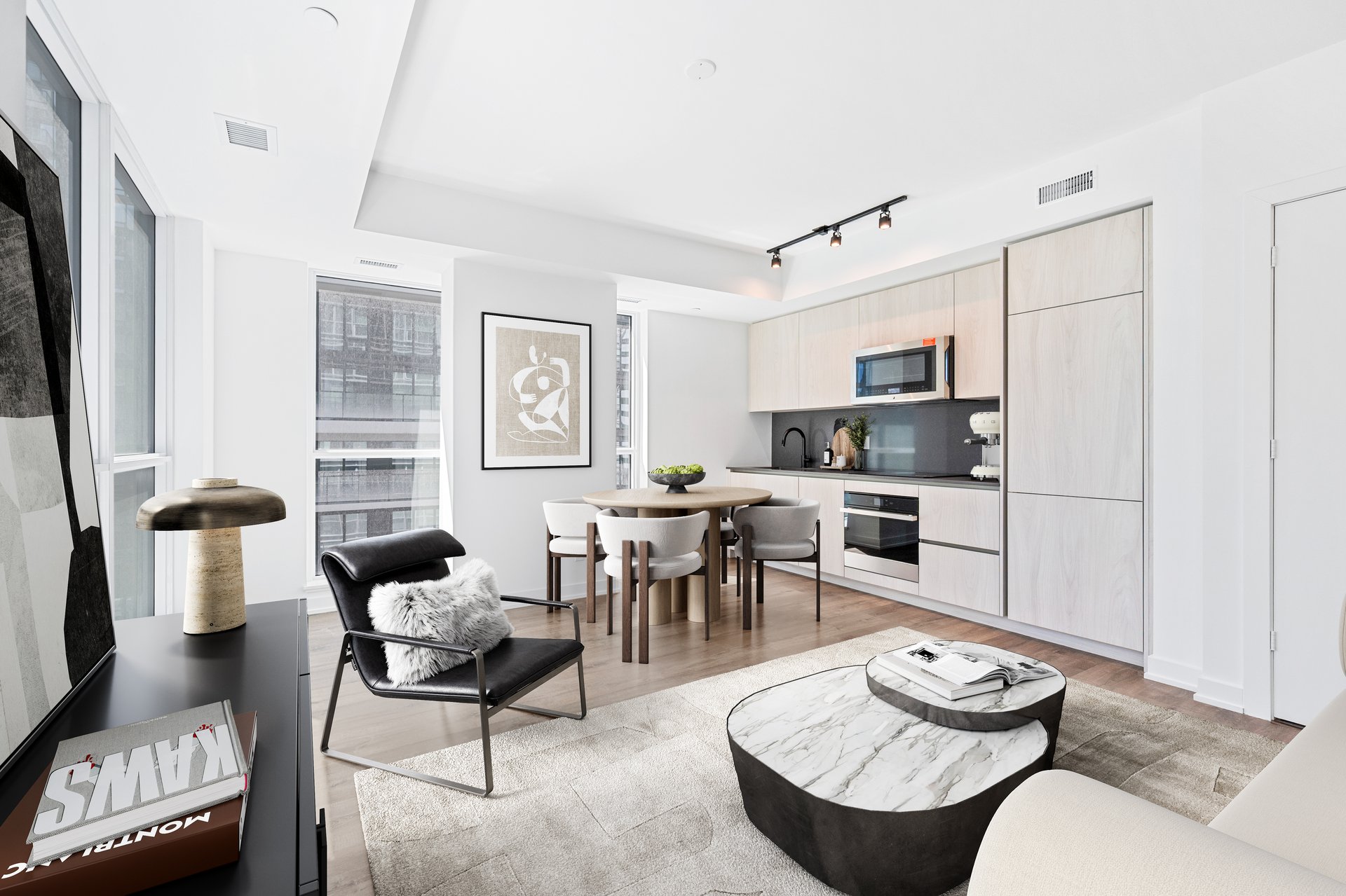 327 King Street W, Toronto C01