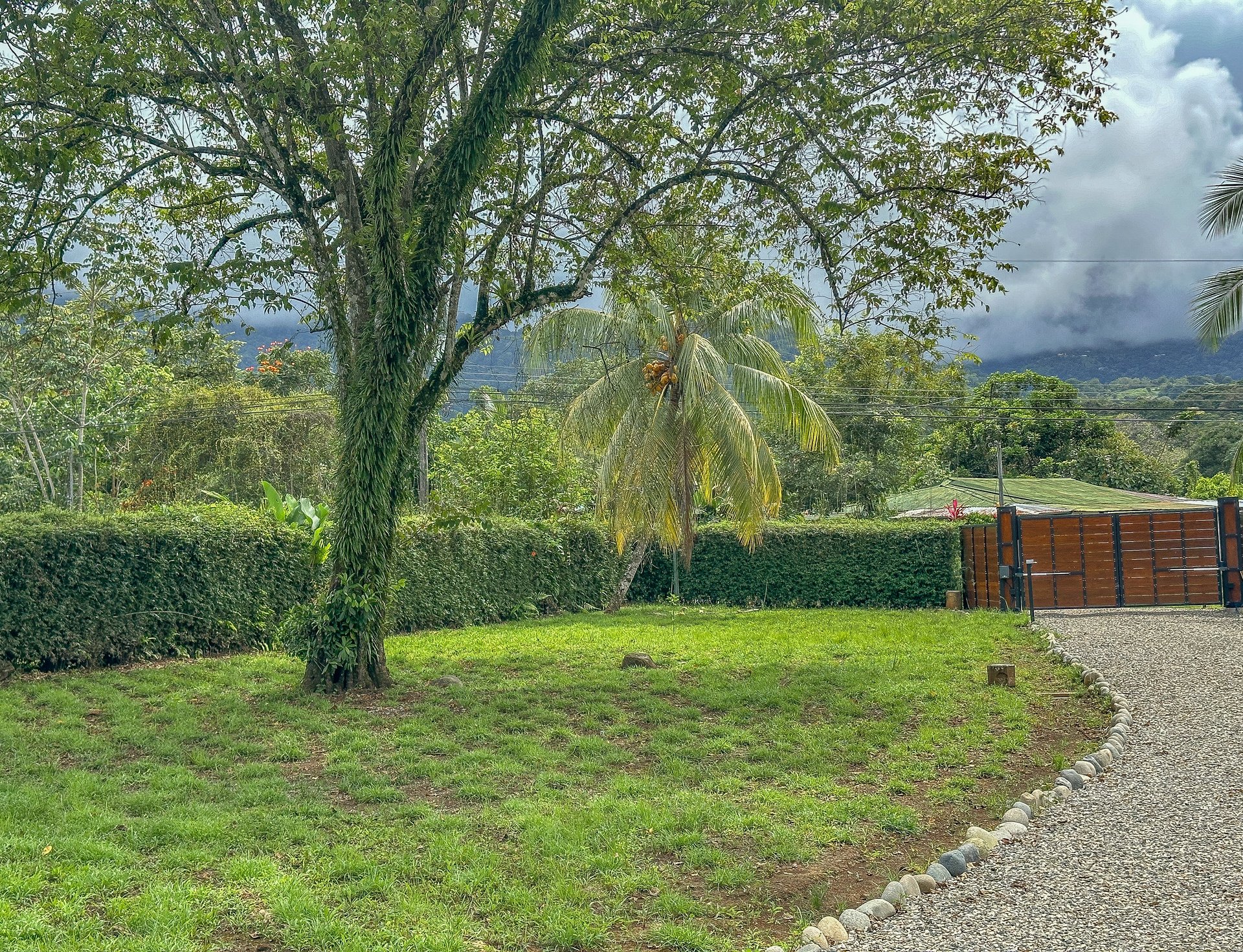 Charming 2-Bedroom Home in the Heart of Ojochal – Privacy, Convenience, and Opportunity Await!