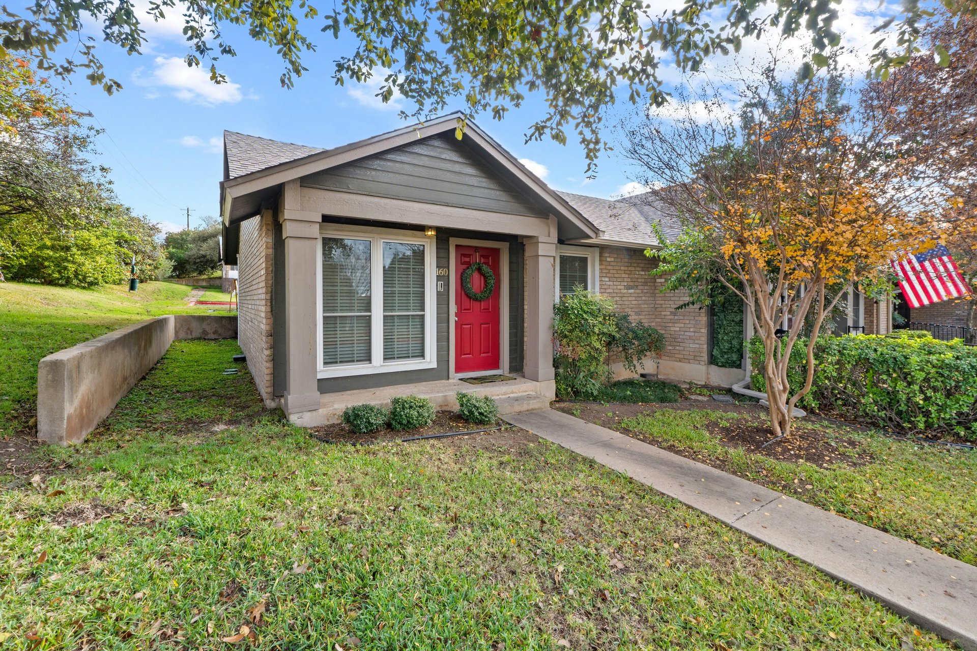 Bright & Chic Corner Lot Home in Coppertree Condos